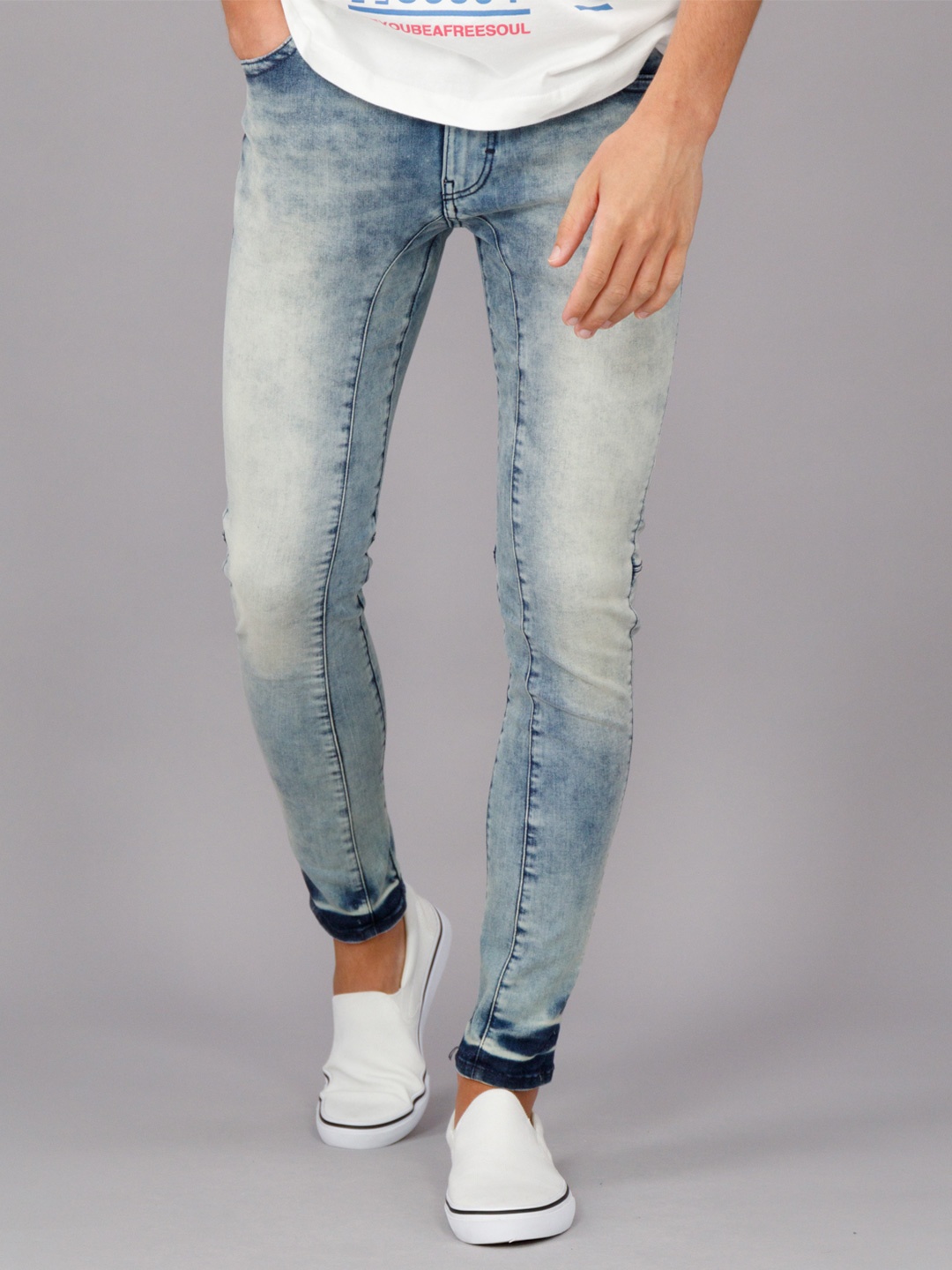 

FREESOUL Men Blue Skinny Fit Clean Look Heavy Fade Jeans