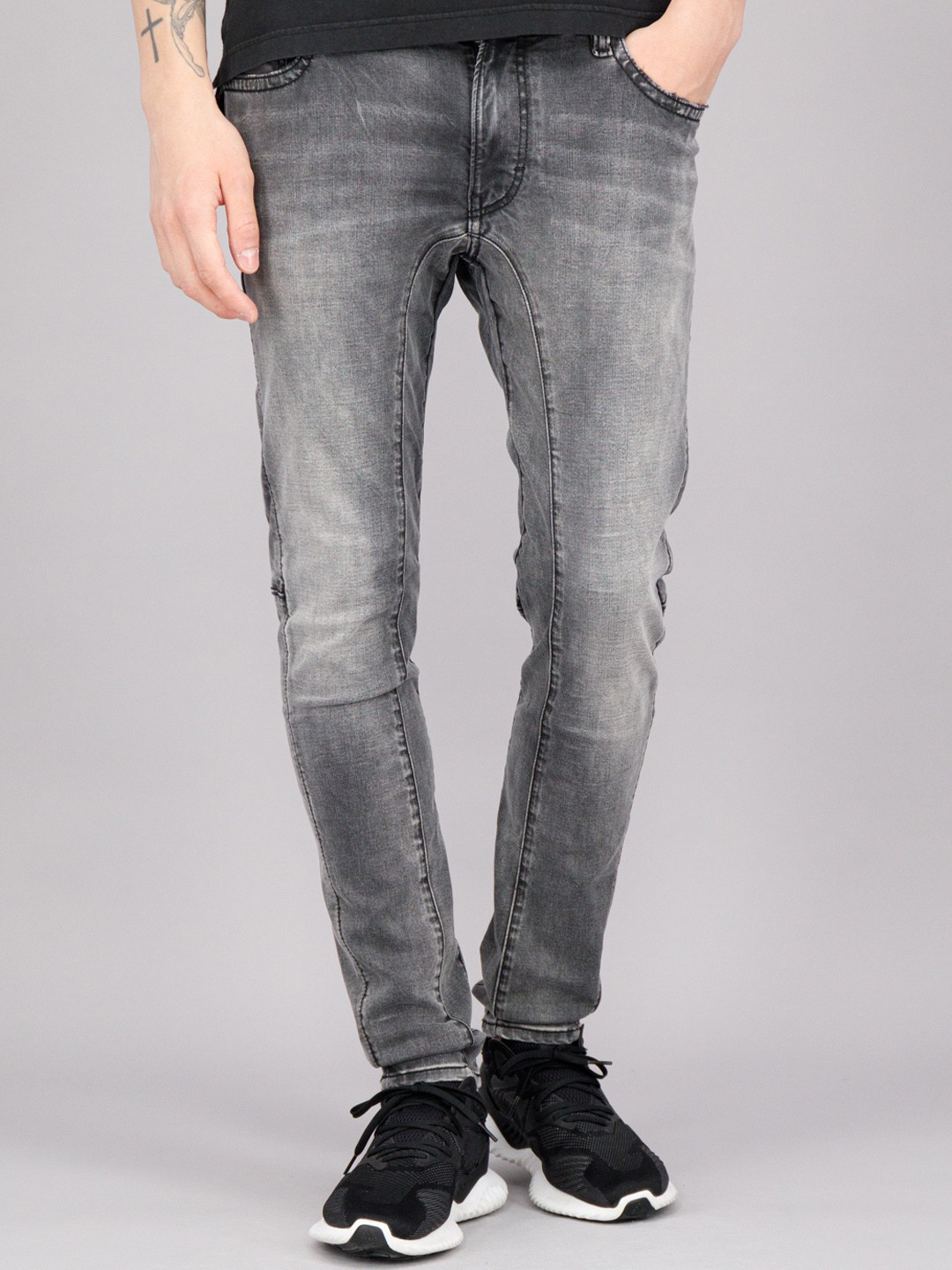 

FREESOUL Men Grey Skinny Fit Clean Look Heavy Fade Cropped Jeans