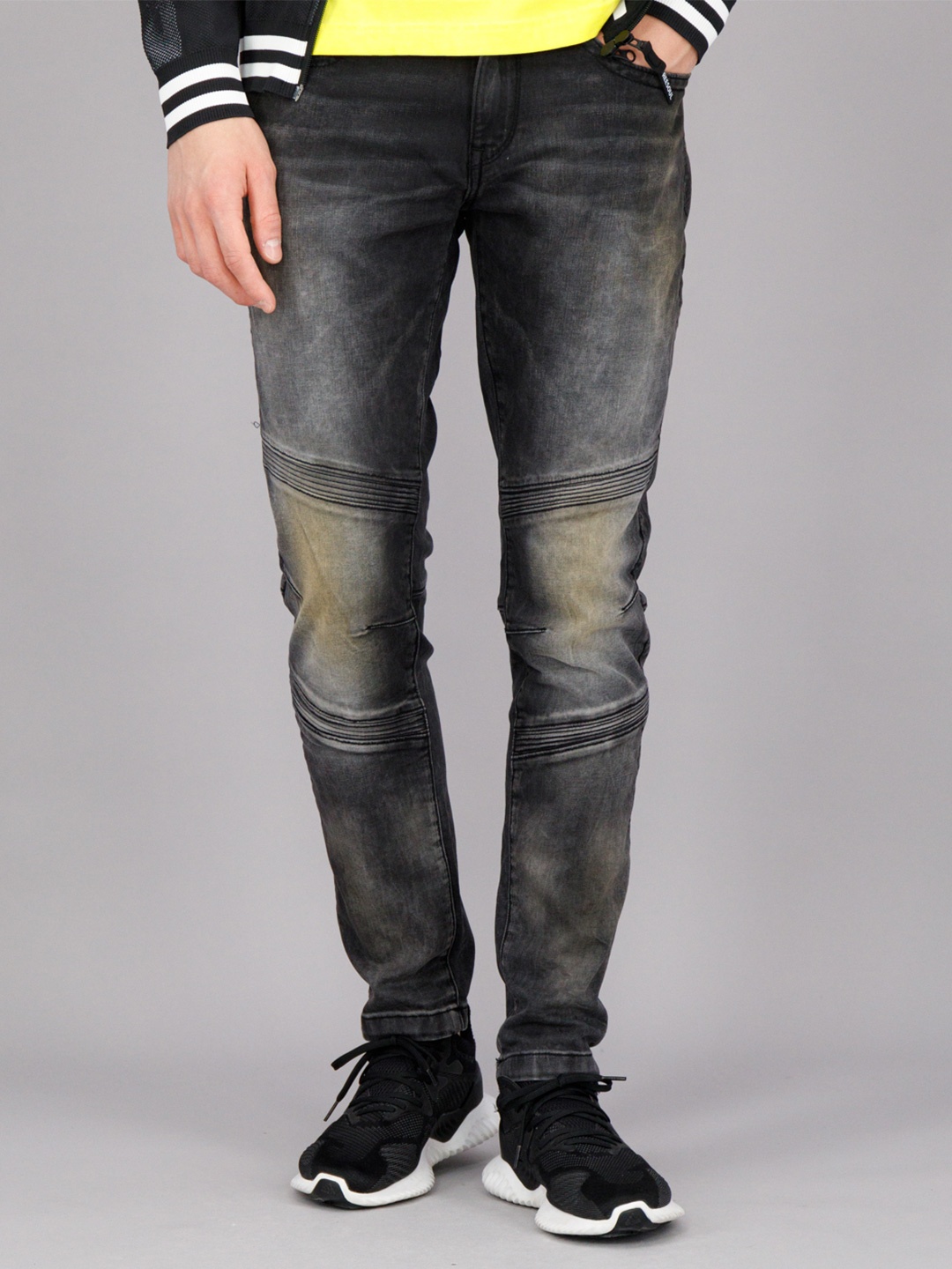 

FREESOUL Men Black Slim Fit Mildly Distressed Heavy Fade Jeans