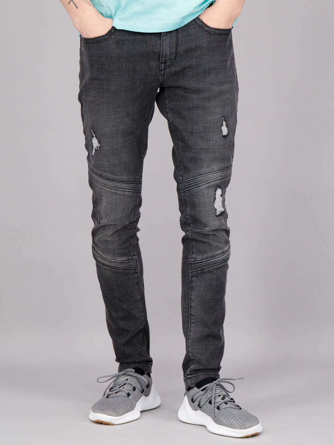 

FREESOUL Men Black Slim Fit Mildly Distressed Light Fade Jeans