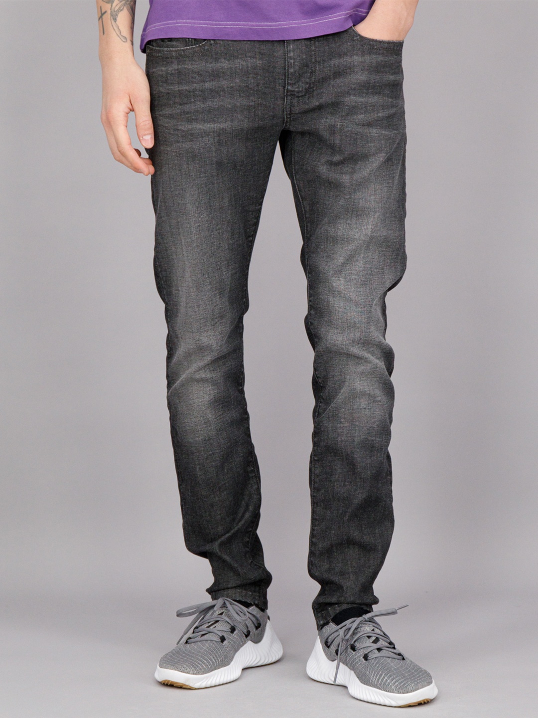 

FREESOUL Men Black Slim Fit Low Distress Light Fade Jeans