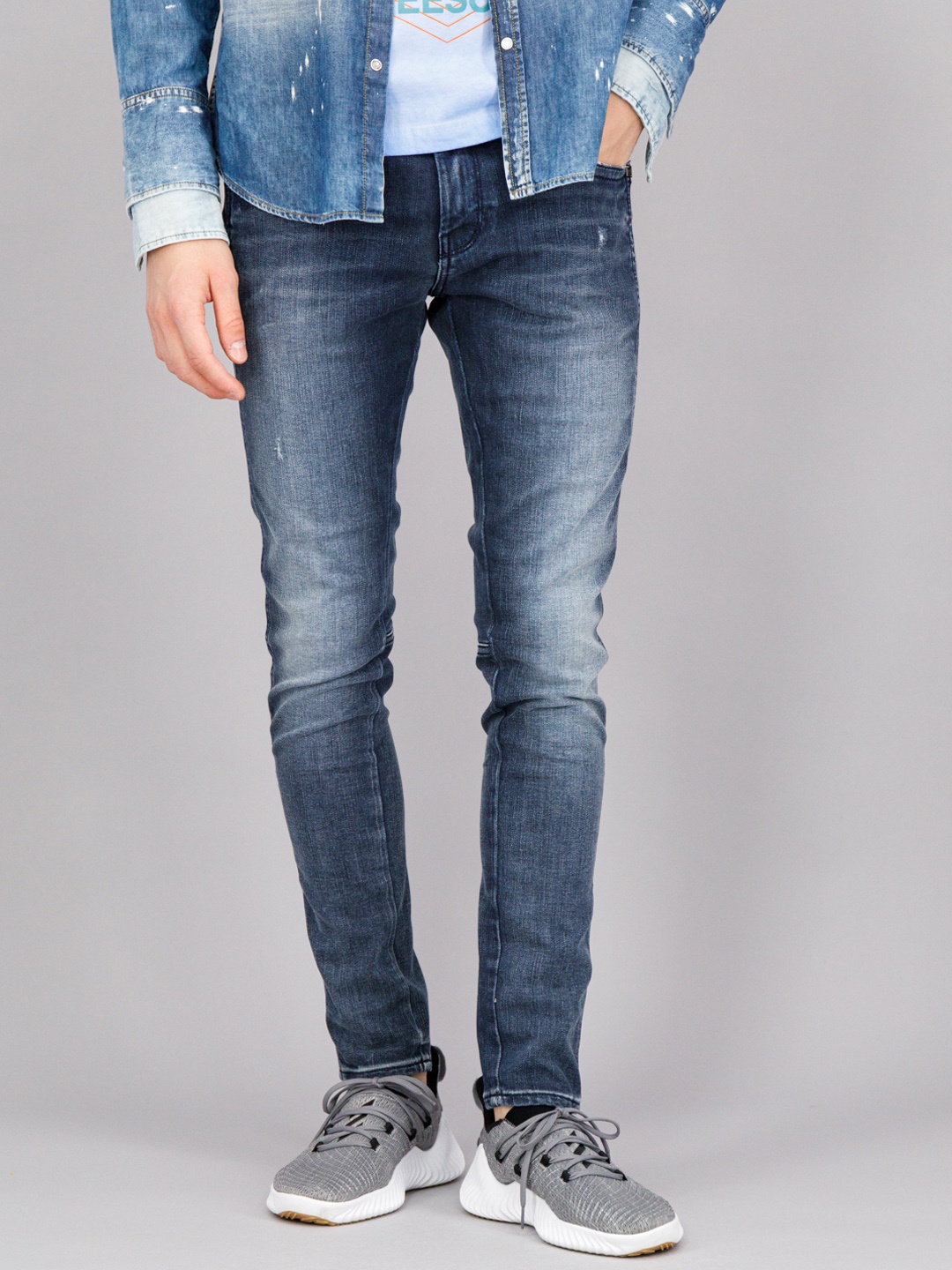 

FREESOUL Men Blue Skinny Fit Low Distress Heavy Fade Jeans