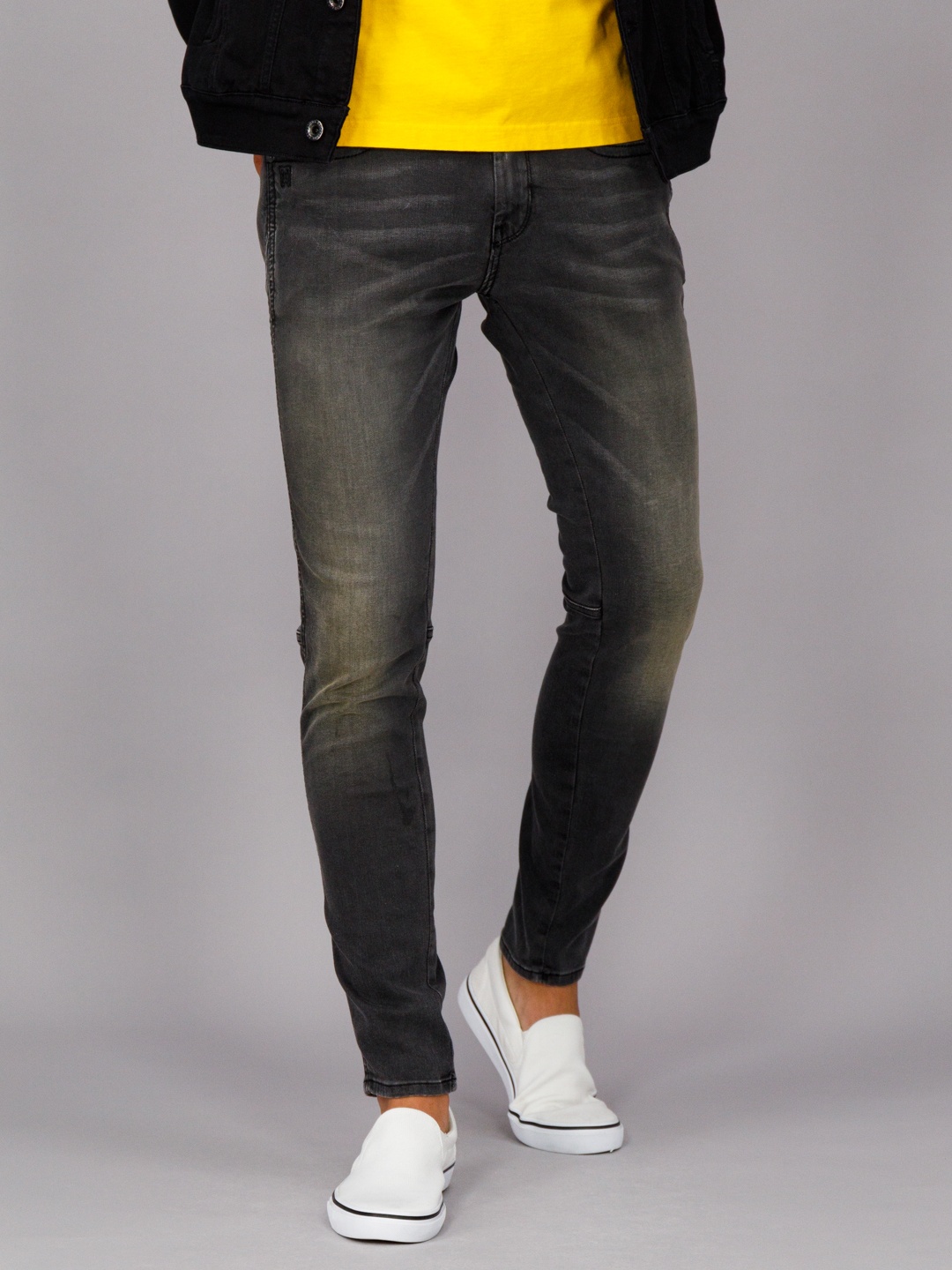 

FREESOUL Men Black Skinny Fit Mildly Distressed Heavy Fade Stretchable Jeans