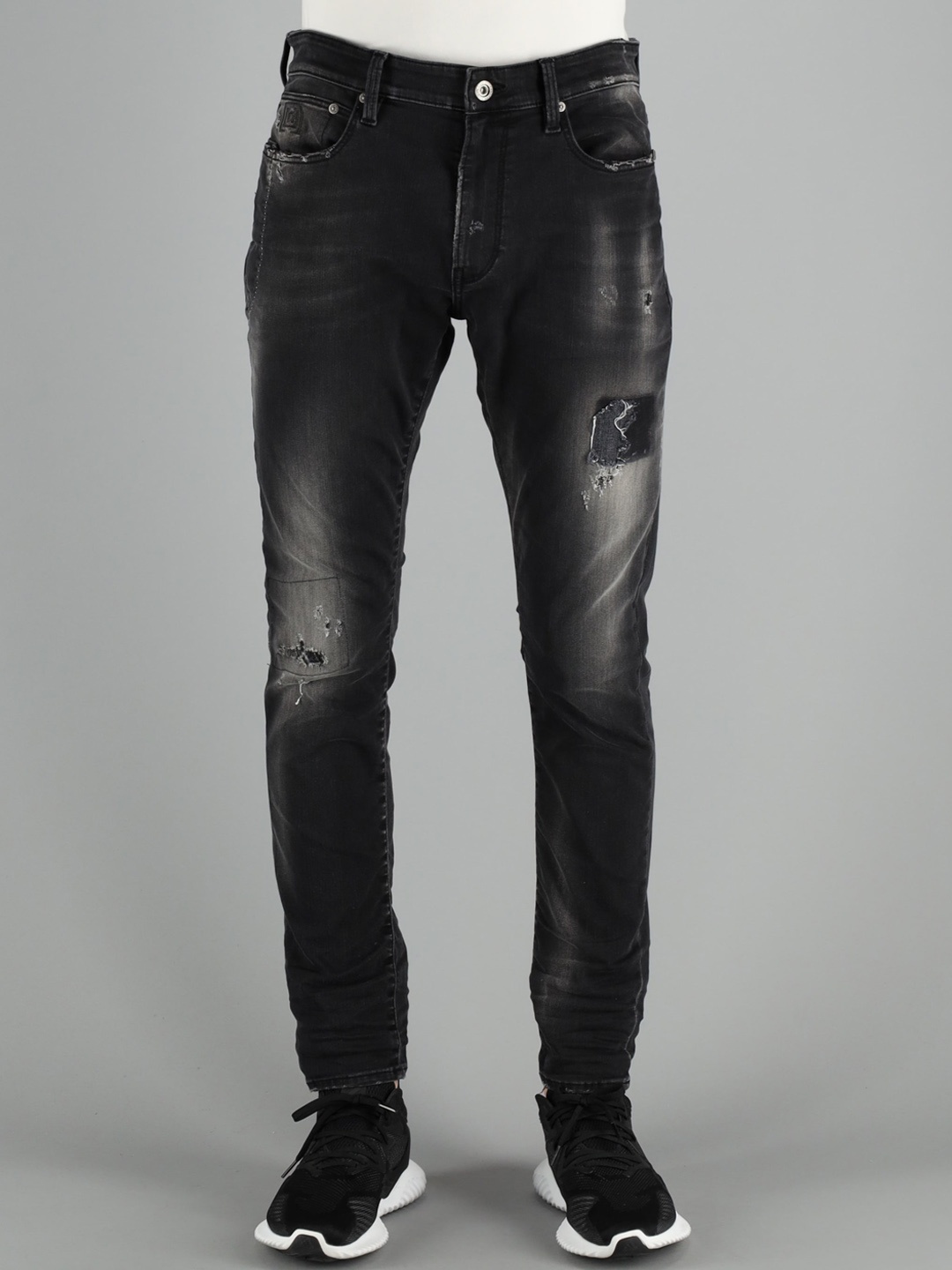 

FREESOUL Men Black Slim Fit Mildly Distressed Light Fade Jeans
