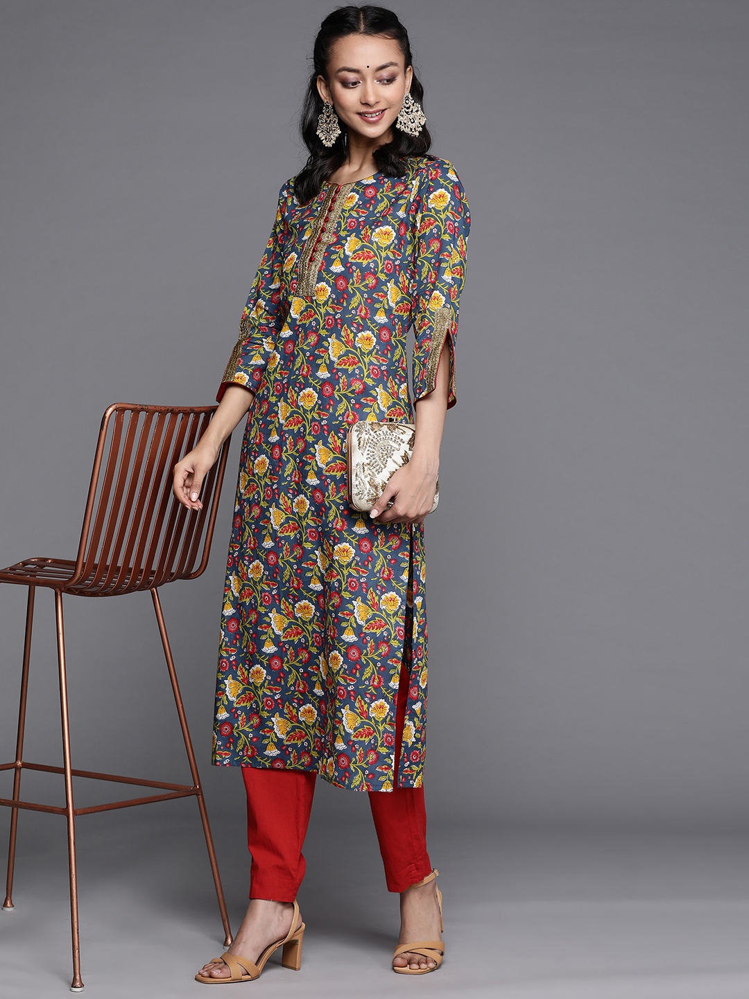 

Varanga Women Navy Blue & Yellow Floral Printed Floral Kurta