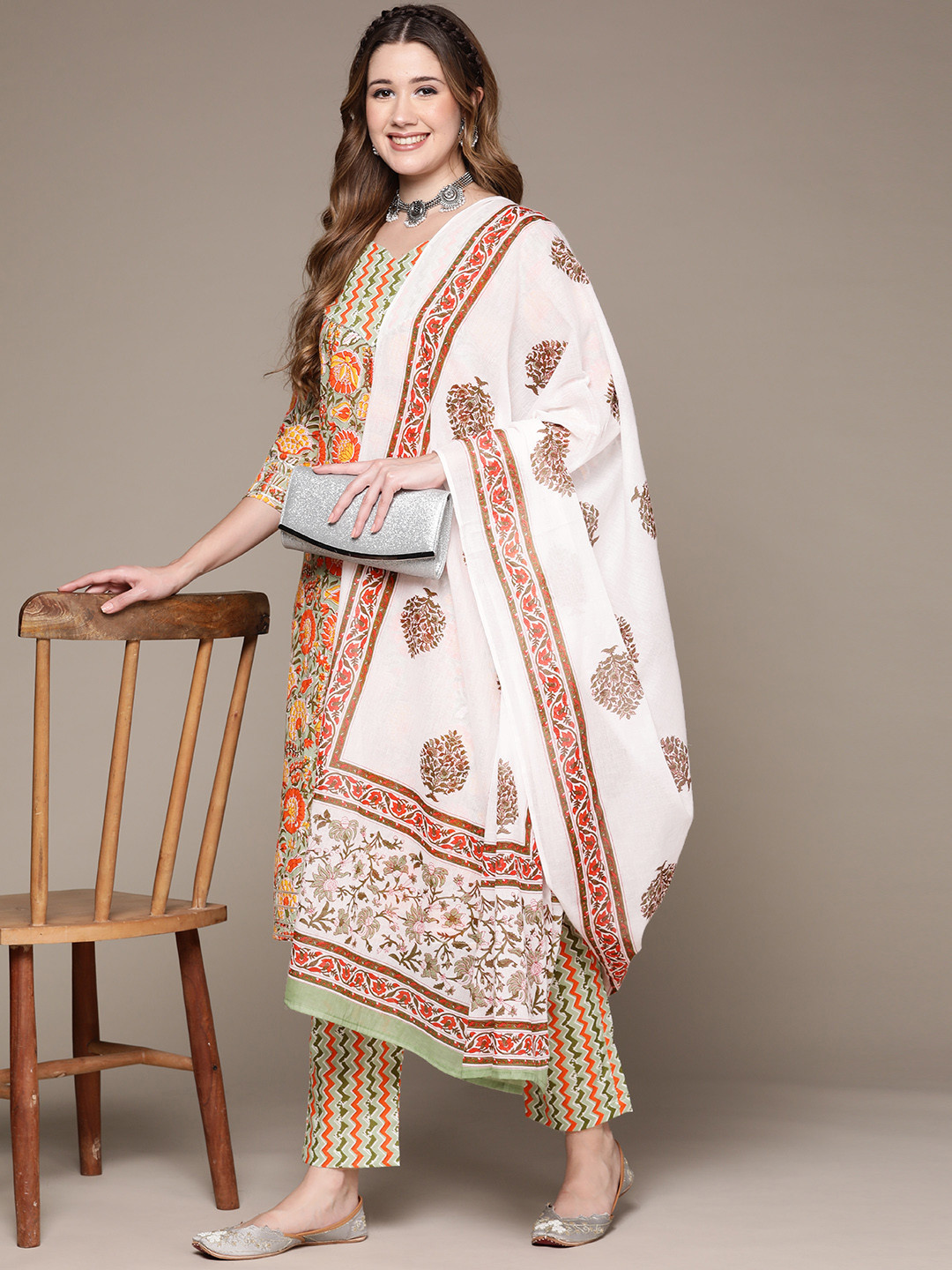 

Anubhutee Women Green Floral Printed Sequinned Pure Cotton Kurta with Trousers & Dupatta
