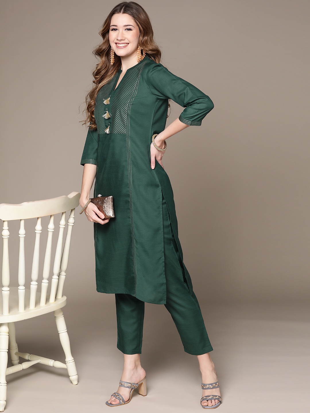 

Anubhutee Women Green Woven Design Kurta with Trousers