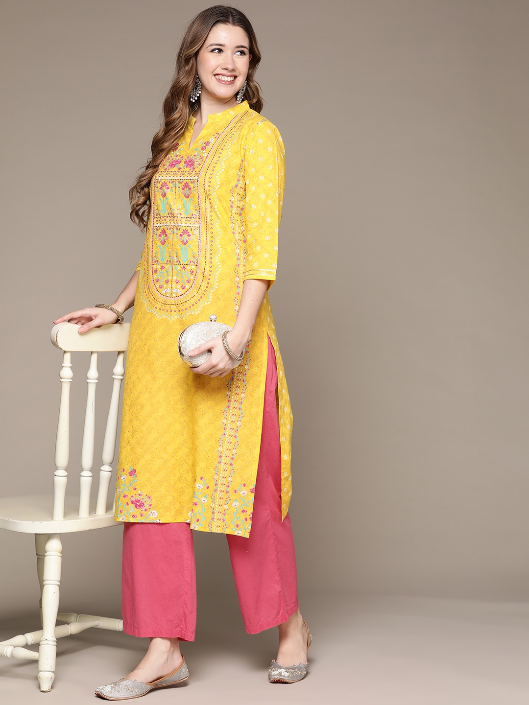 

Anubhutee Women Yellow Floral Thread Work Floral Kurta