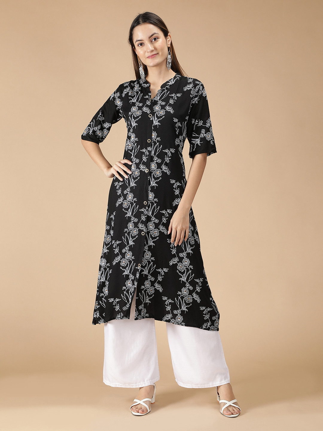 

Fabclub Women Black Floral Printed Kurta