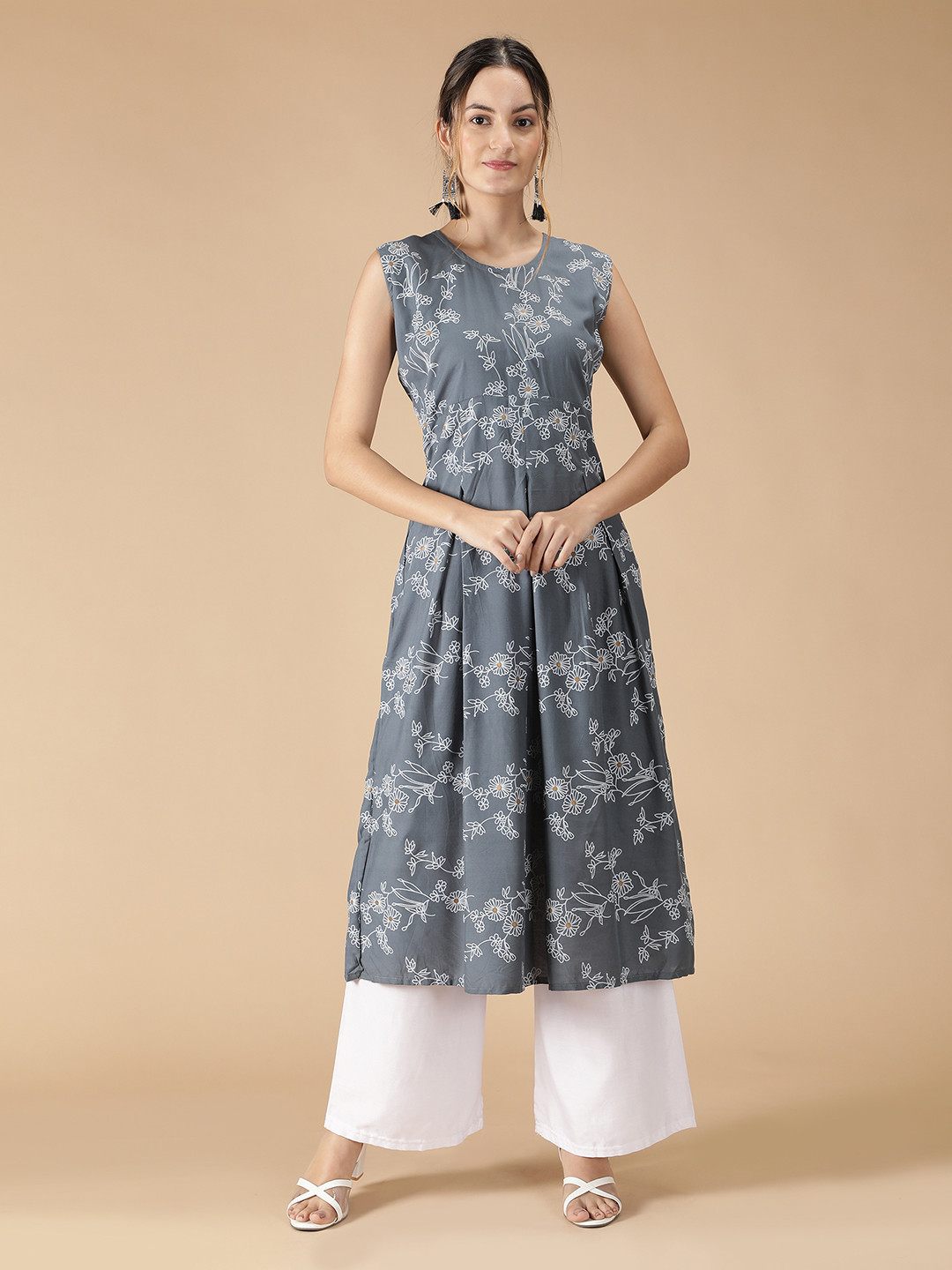 

Fabclub Women Grey Printed Kurta