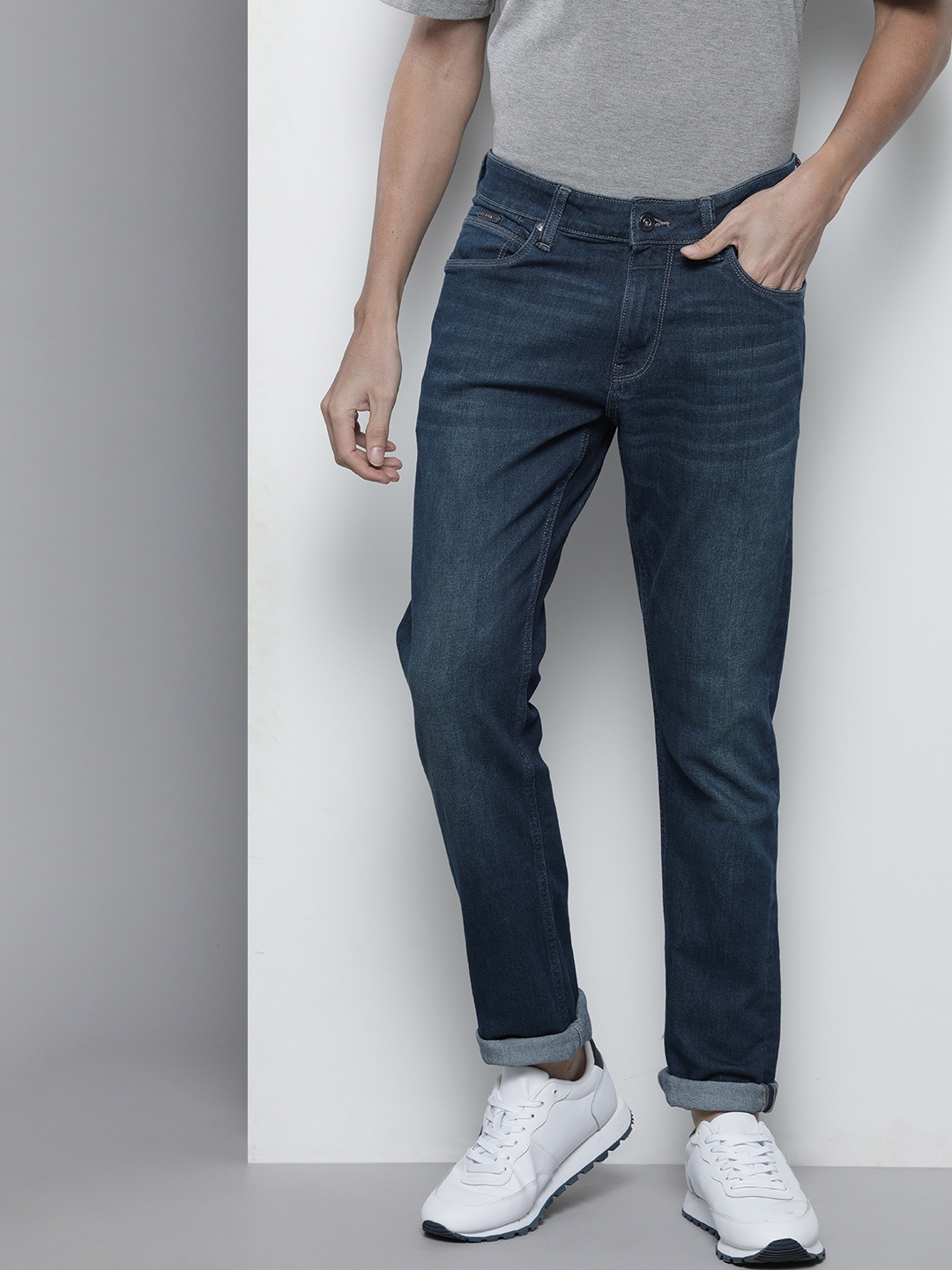 

Nautica Men Navy Blue Regular Fit Light Fade Stretchable Jeans
