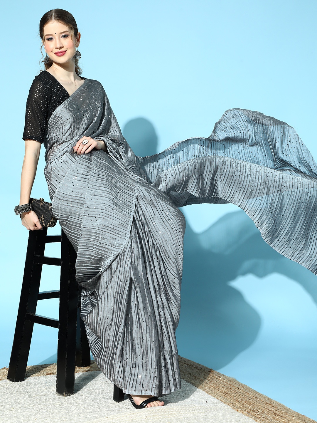 

Mitera Women Grey & Black Premium Crushed Georgette Pleated Saree