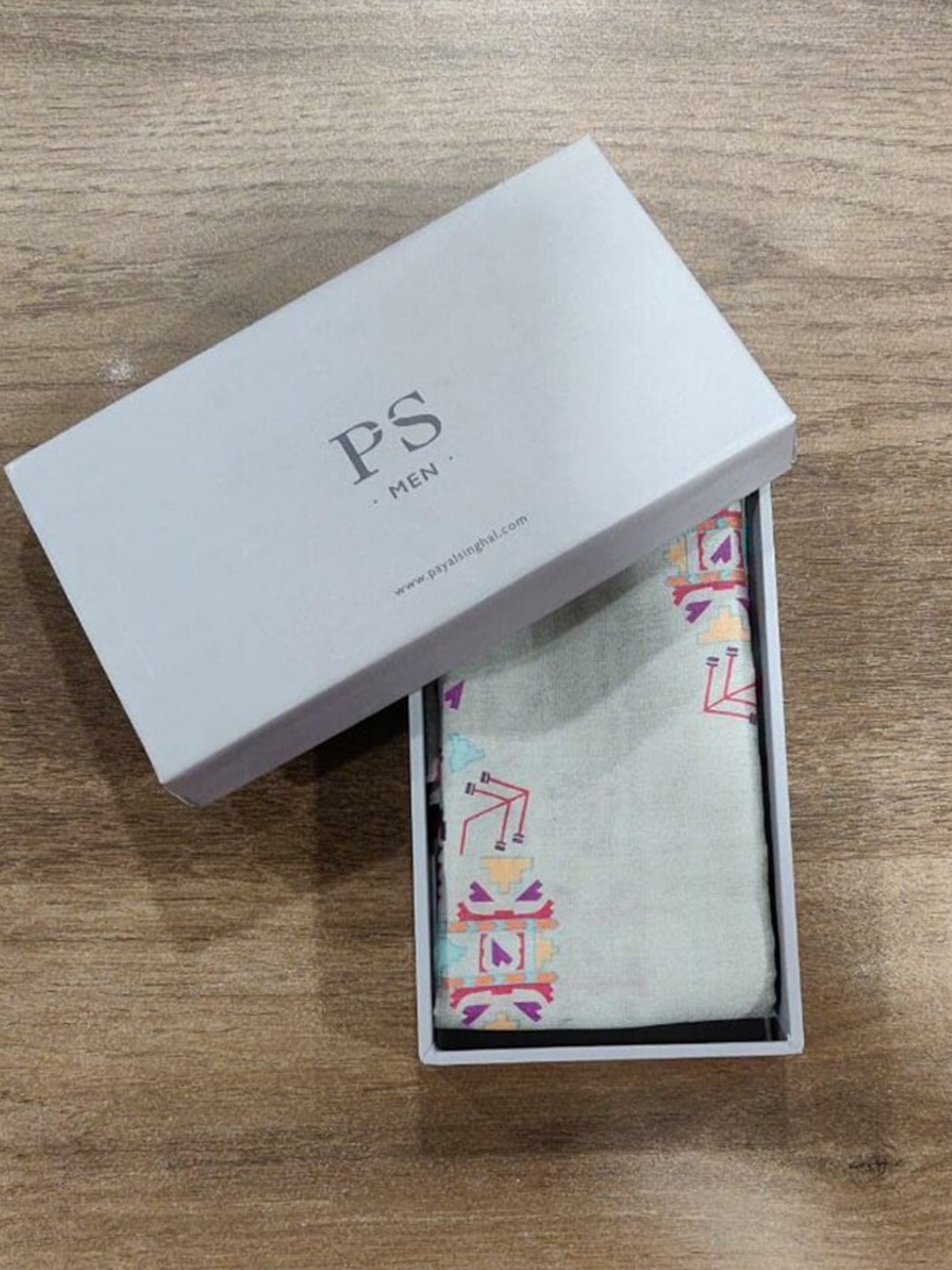 

PS MEN BY PAYAL SINGHAL Men Grey Pocket Square