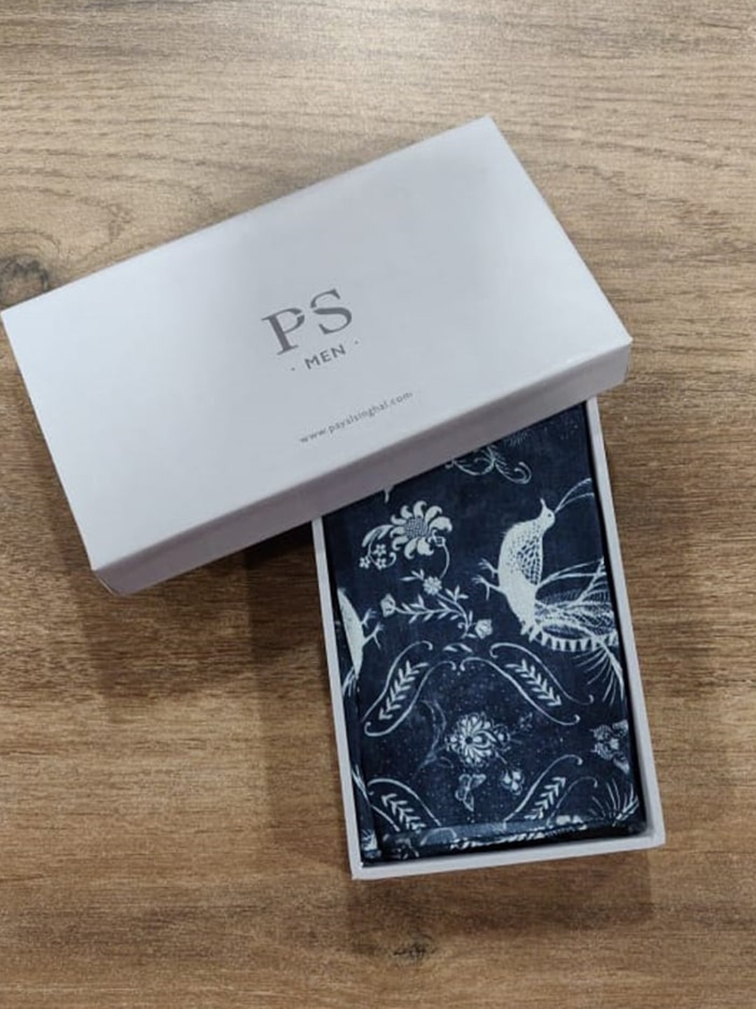 

PS MEN BY PAYAL SINGHAL Men Navy-Blue & White Printed Pocket Square