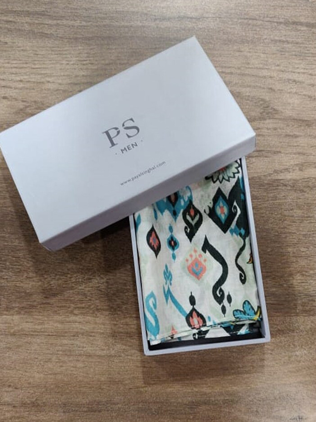

PS MEN BY PAYAL SINGHAL White Printed Silkmul Pocket Square