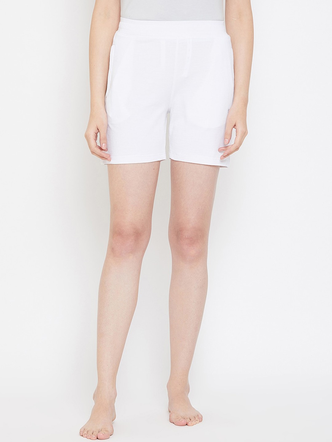 

Okane Women White Solid Shorts