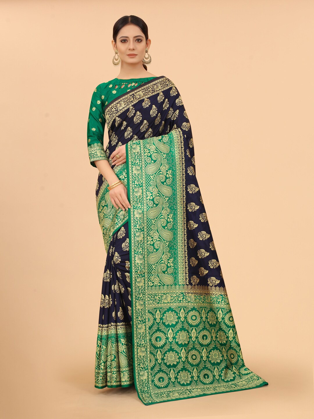 

SATYAM WEAVES Navy Blue & Green Ethnic Motifs Zari Silk Cotton Banarasi Saree