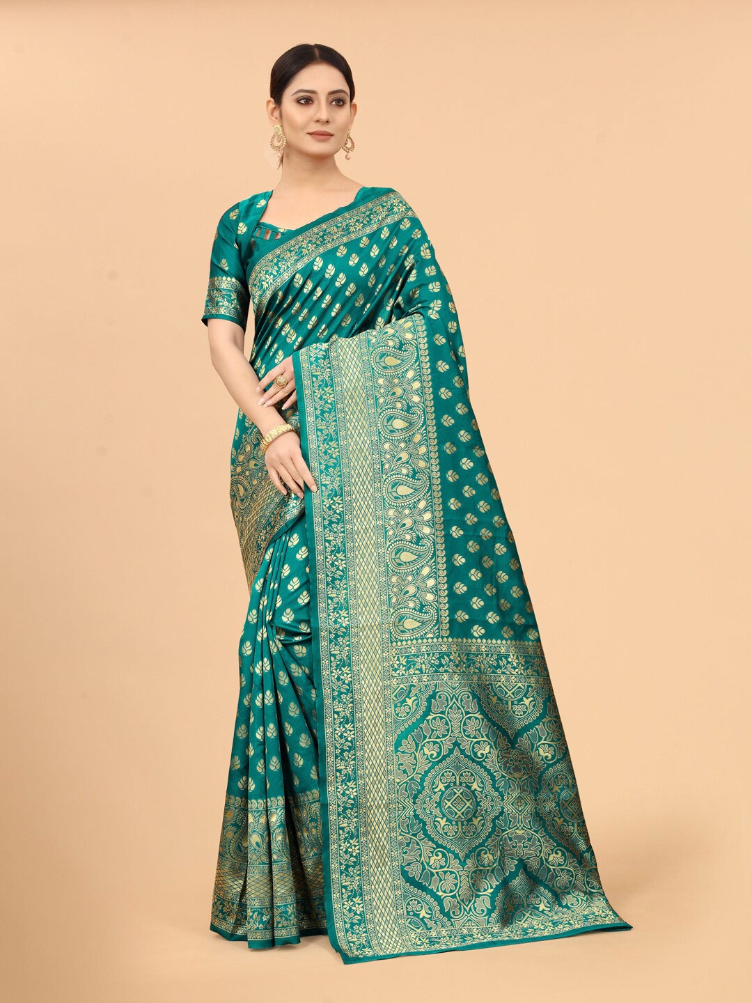 

SATYAM WEAVES Green & Gold-Toned Ethnic Motifs Zari Silk Cotton Banarasi Saree