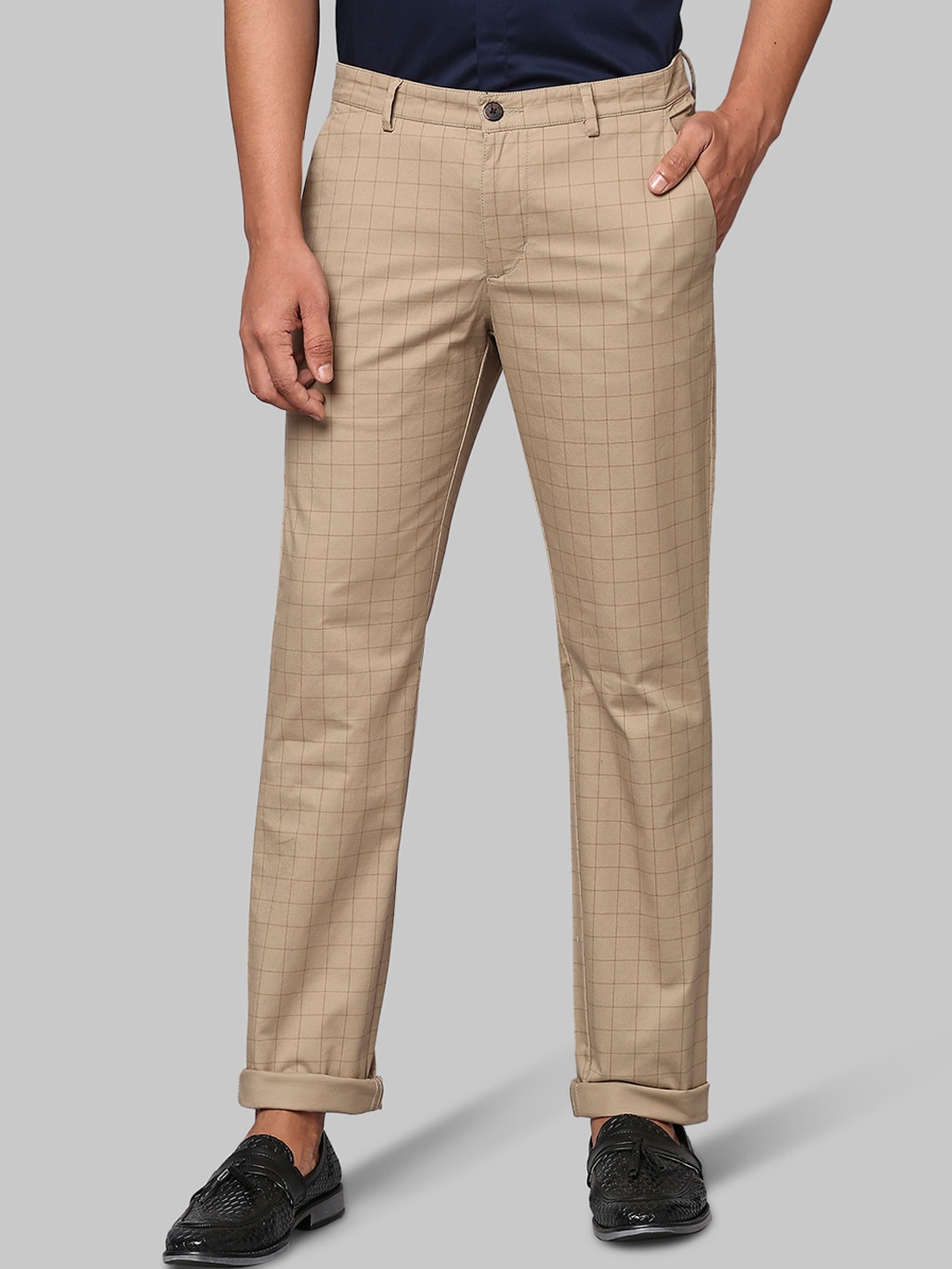

Park Avenue Men Khaki Checked Trousers