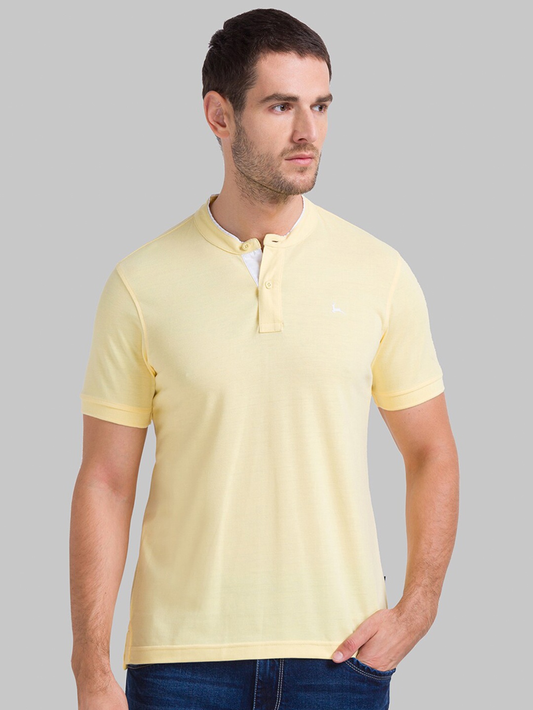 

Parx Men Yellow & White Solid Henley Neck T-shirt