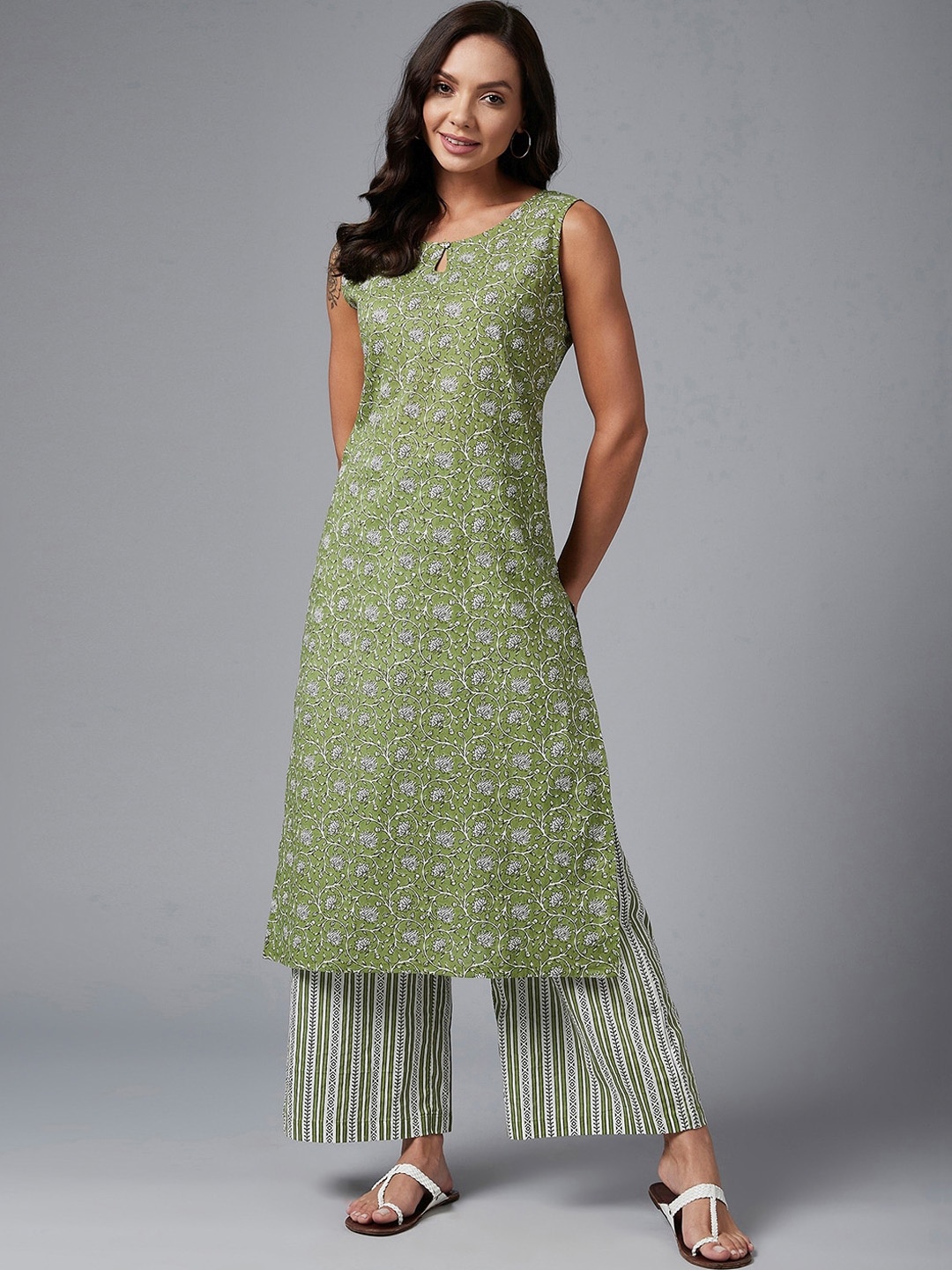 

Azira Women Green Floral Printed Pure Cotton Kurta with Palazzos