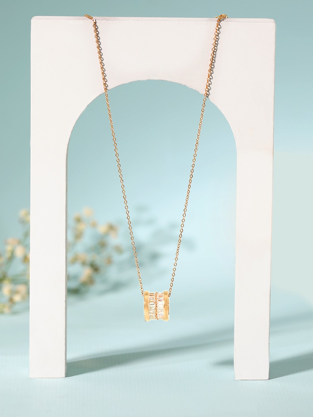 

Rubans Voguish Rose Gold Plated & White Rose Chain