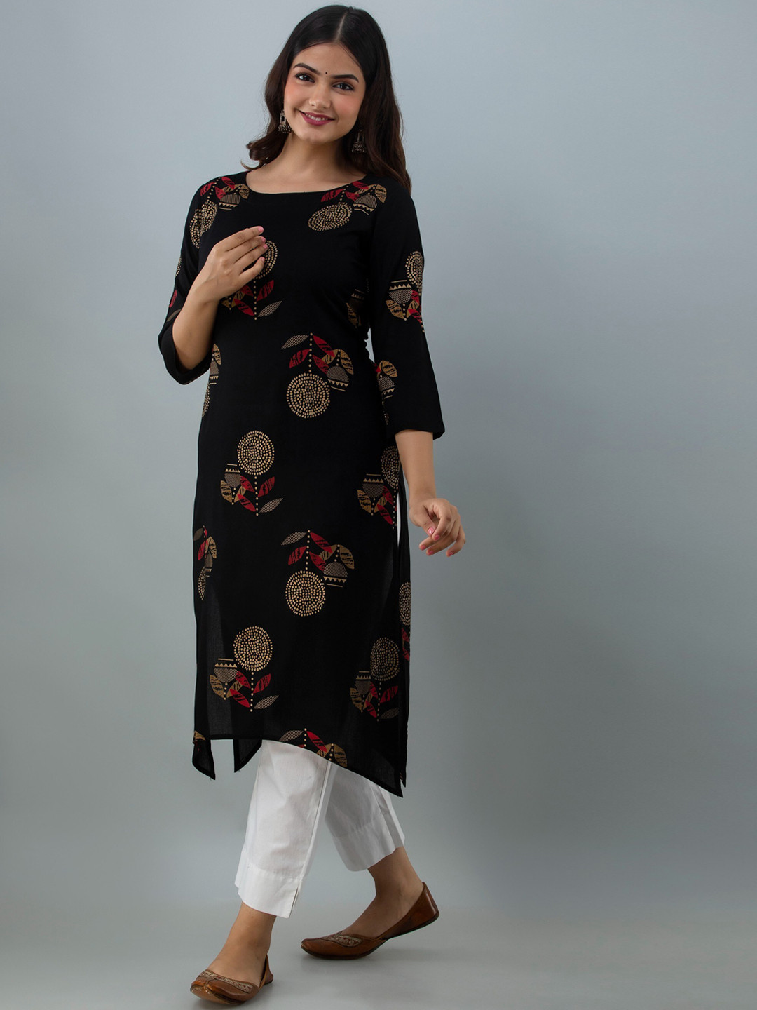 

Women Touch Women Black Floral Printed Kurta