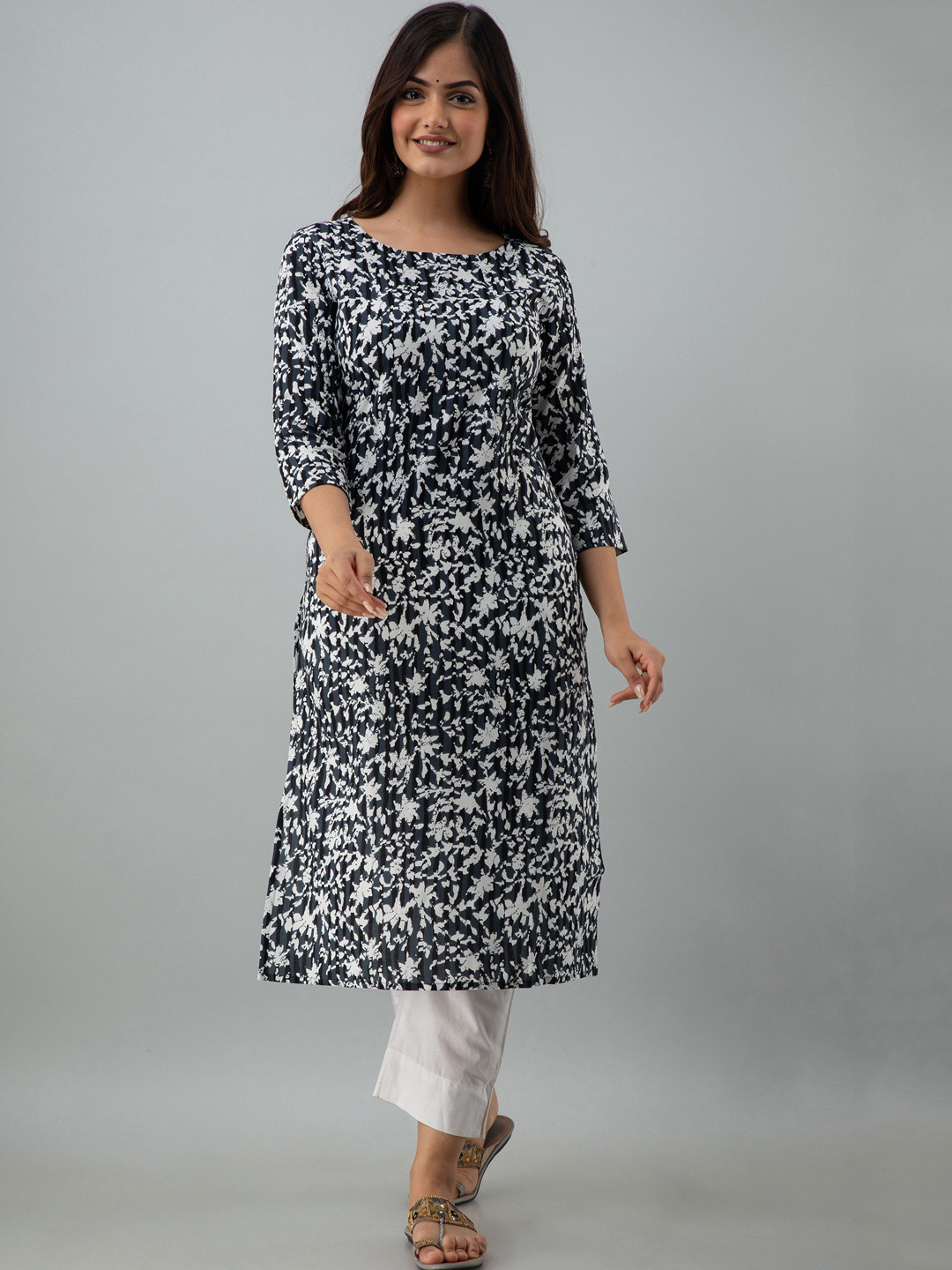 

Women Touch Women Black & White Printed Kurta