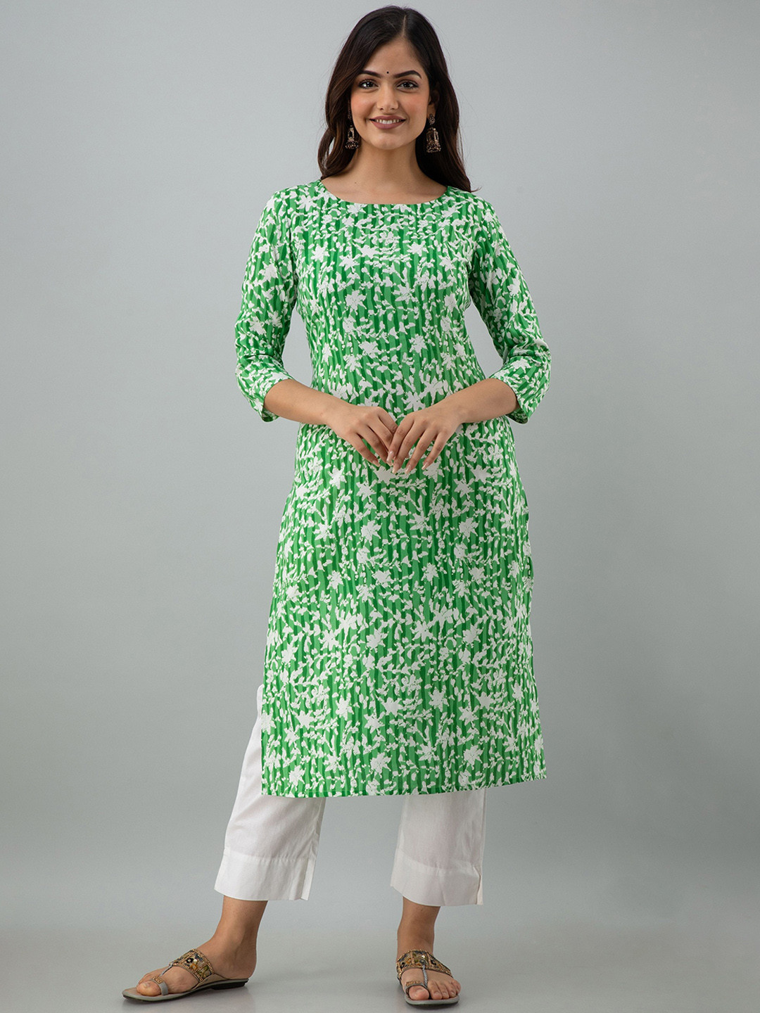 

Women Touch Women Green Floral Printed Kurta