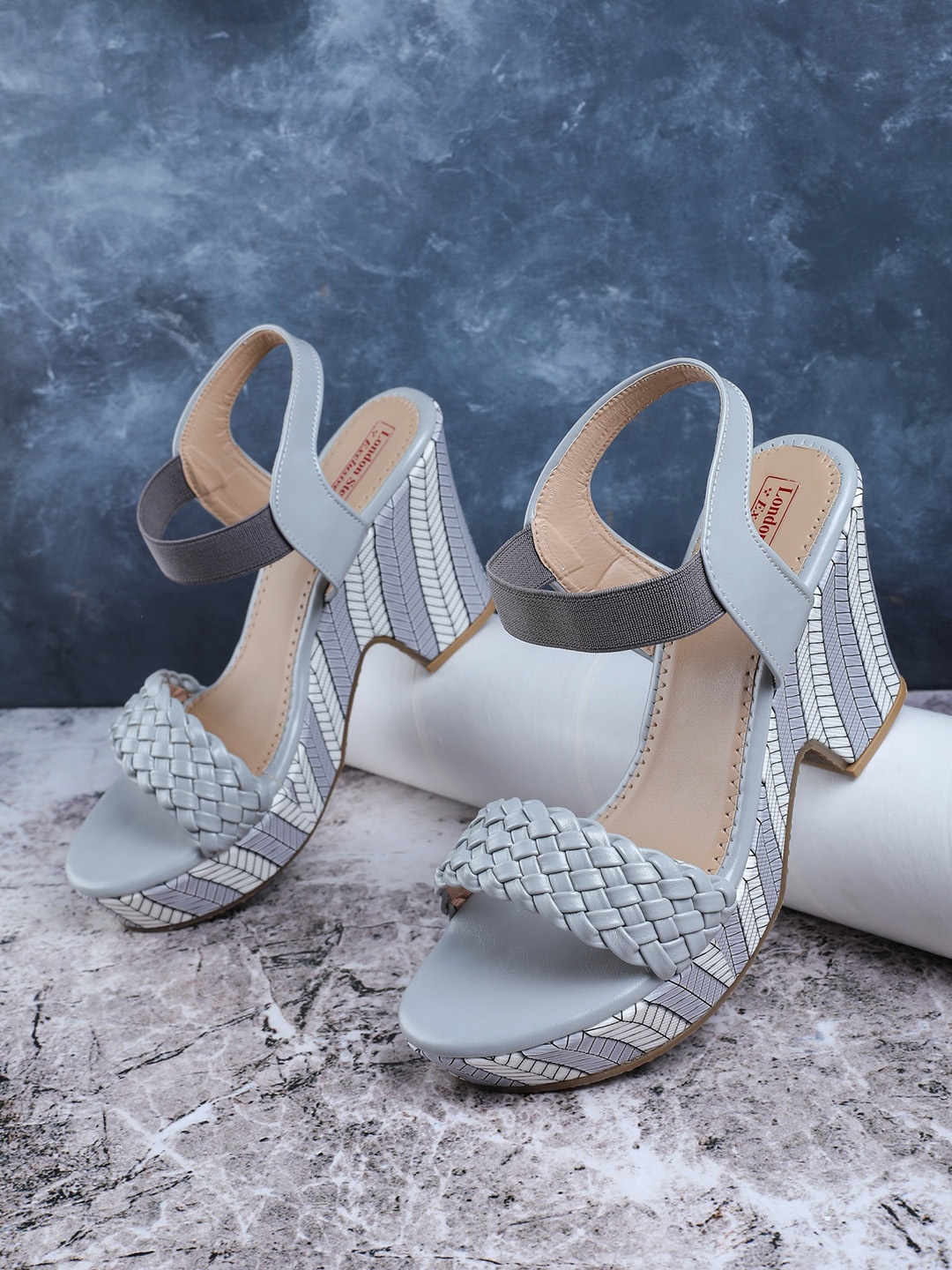 

LONDON STEPS Grey Block Sandals