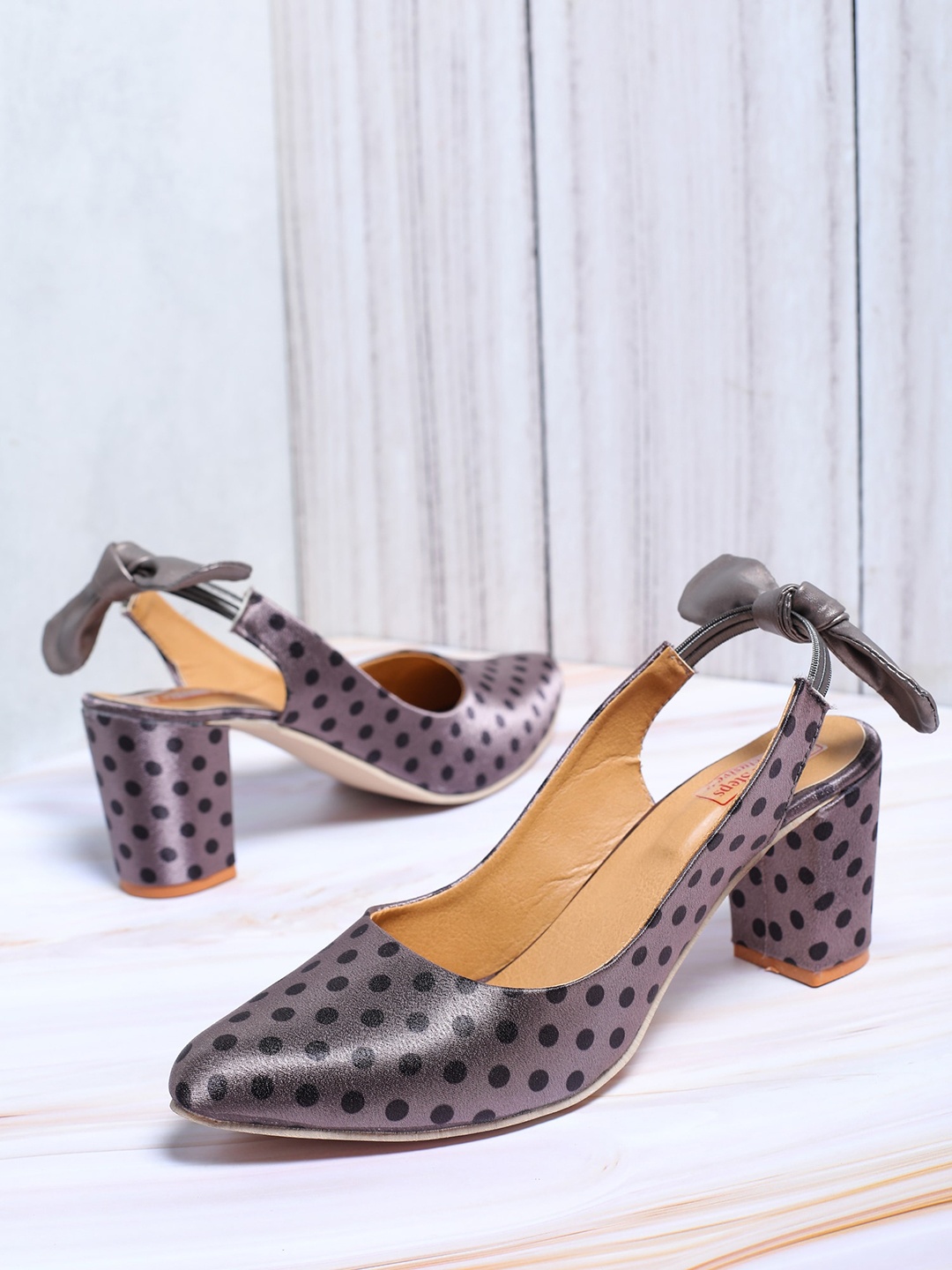 

LONDON STEPS Grey Printed Block Pumps with Bows