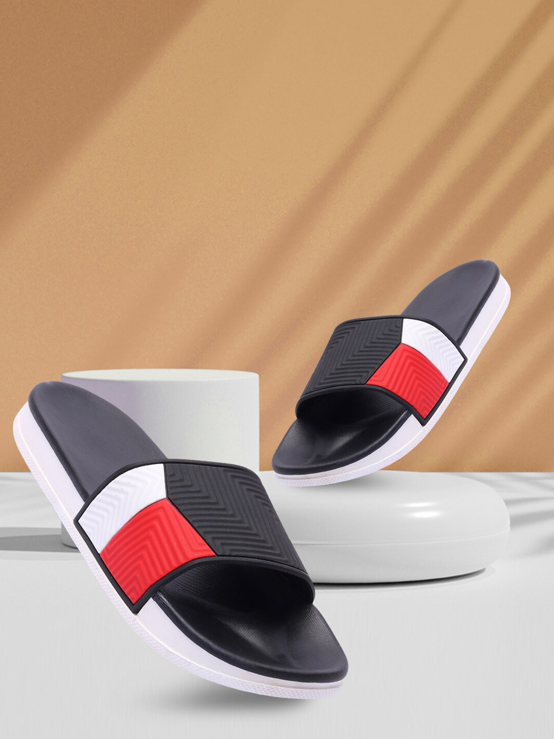 

Longwalk Men Black & Red Colourblocked Sliders