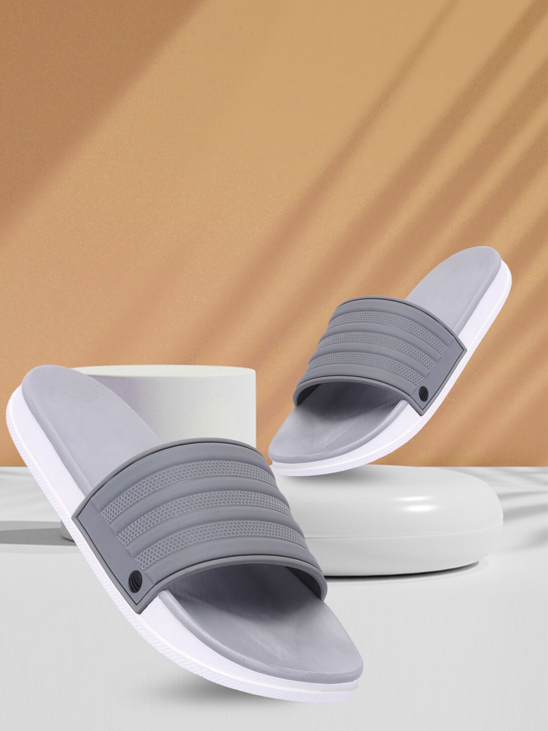 

Longwalk Men Grey Sliders