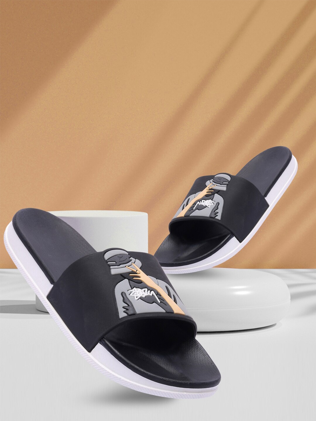 

Longwalk Men Black Sliders