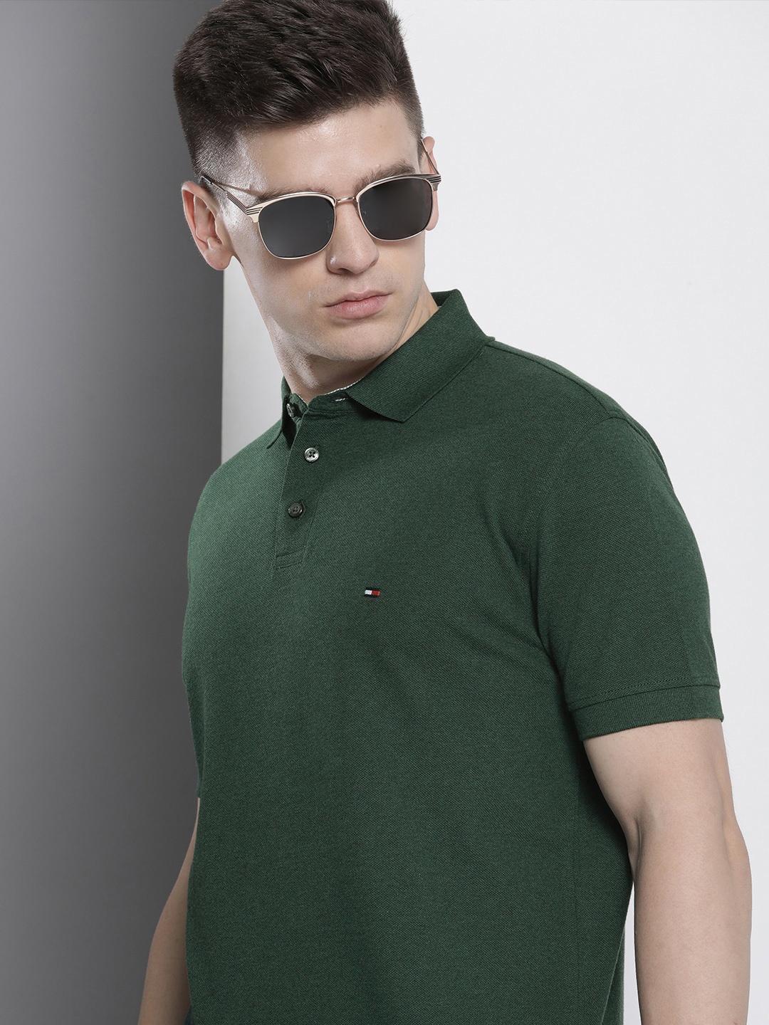 

Tommy Hilfiger Men Green Solid Regular Fit Polo Collar T-shirt