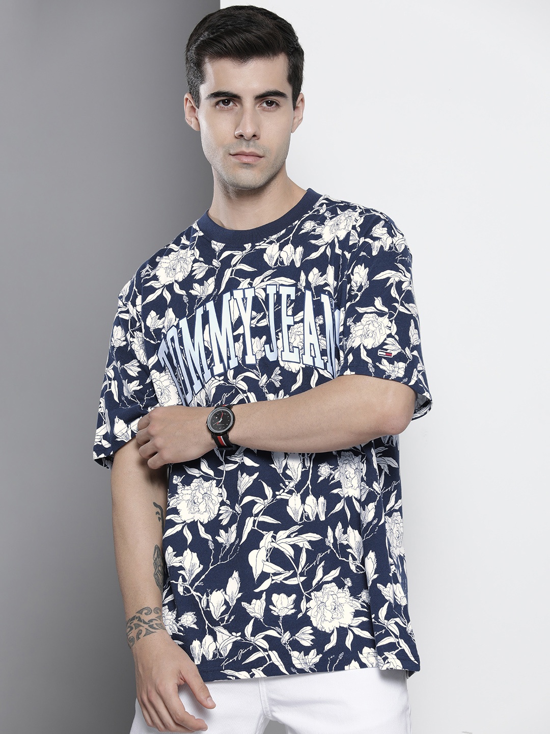 

Tommy Hilfiger Men Navy Blue & White Floral Printed Drop-Shoulder Sleeves Tropical Organic Cotton Boxy T-shirt