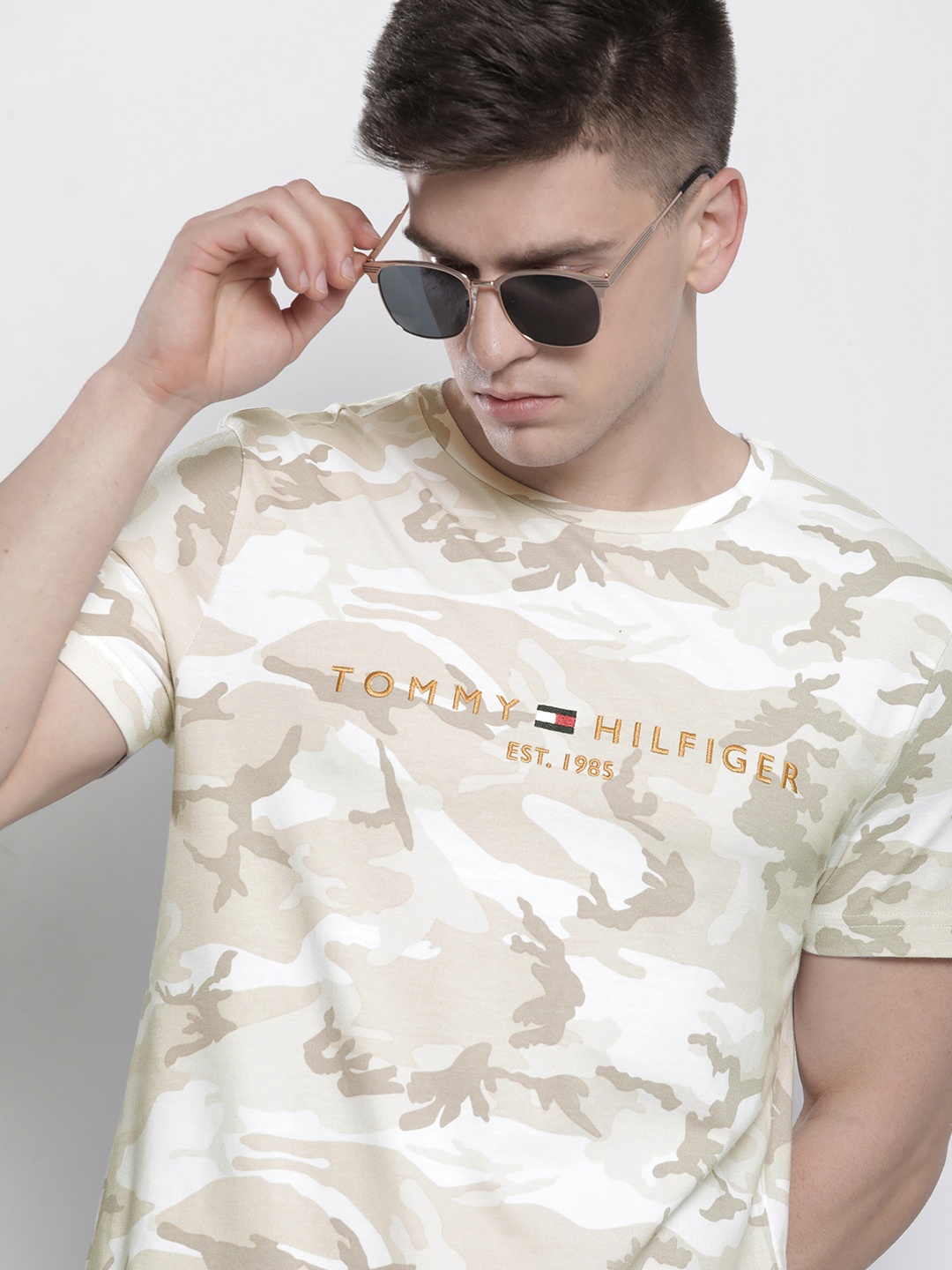 

Tommy Hilfiger Men White & Olive Green Camouflage Printed Pure Organic Cotton T-shirt