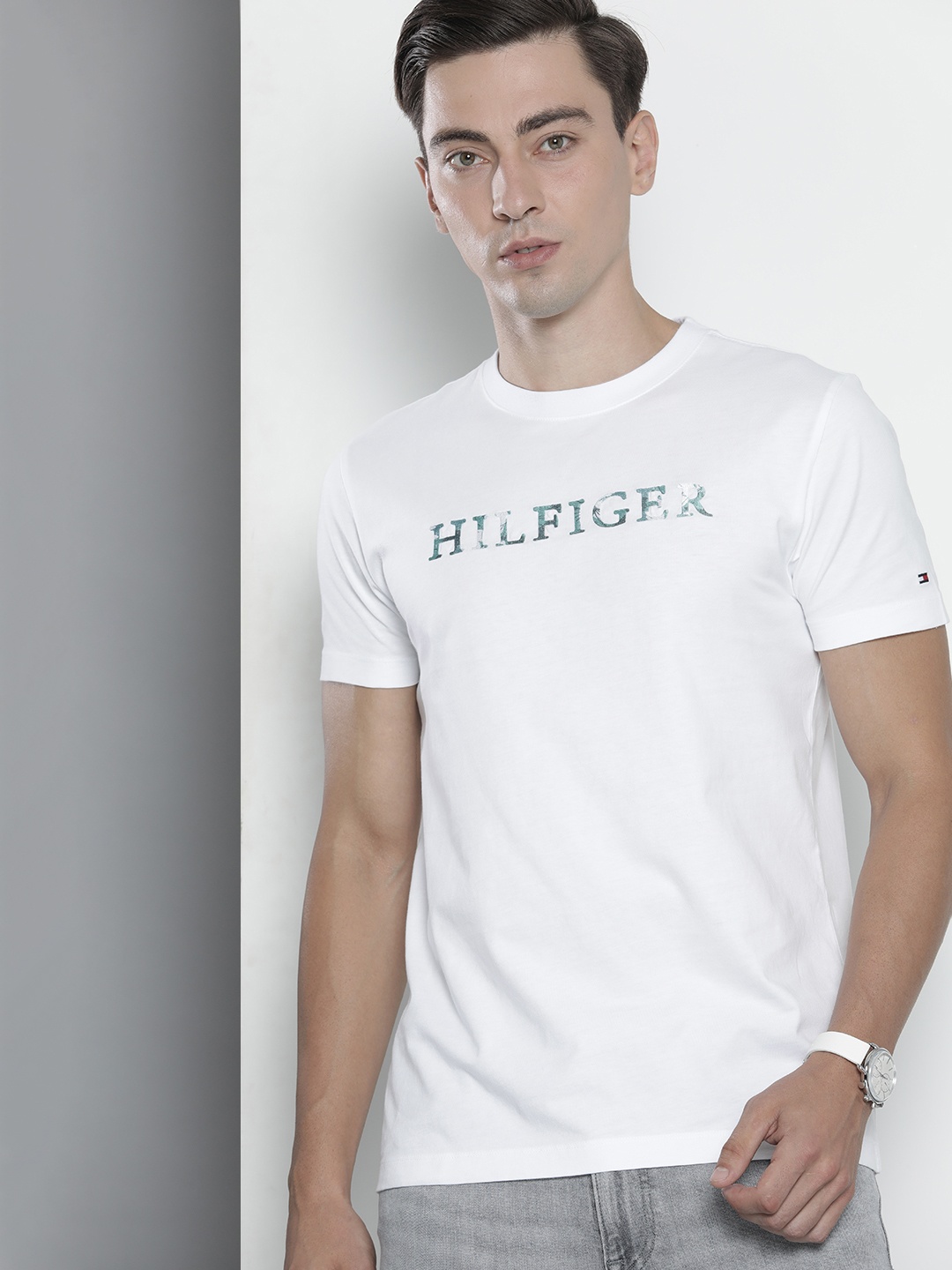 

Tommy Hilfiger Men White Pure Cotton T-shirt