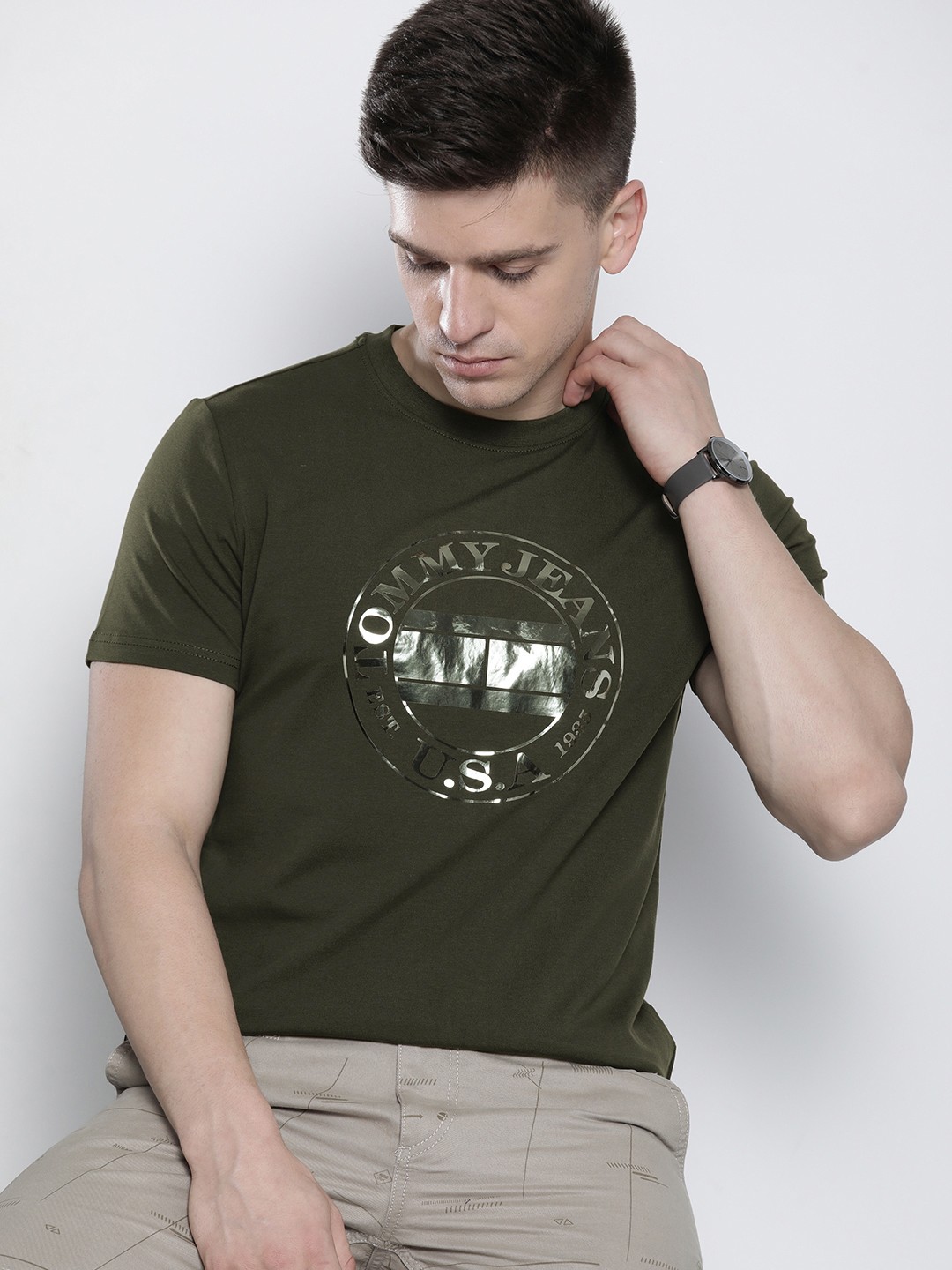 

Tommy Hilfiger Men Olive Green Typography Metallic Circular Printed Slim Fit T-shirt