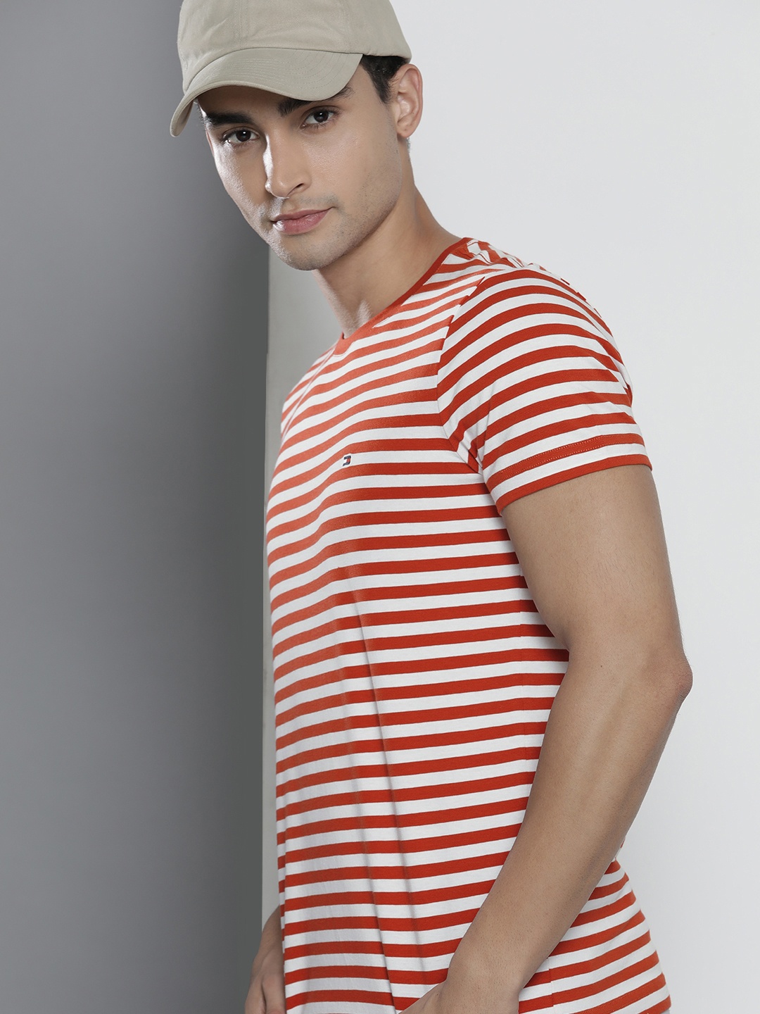 

Tommy Hilfiger Men White & Red Striped Slim Fit T-shirt