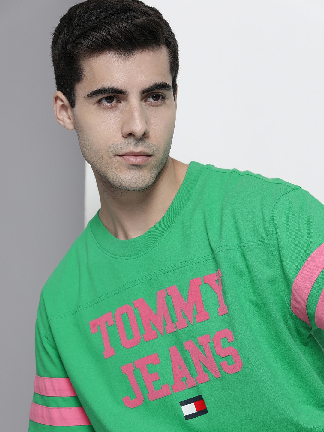 

Tommy Hilfiger Men Green & Pink Printed Drop-Shoulder Sleeves Pure Cotton T-shirt