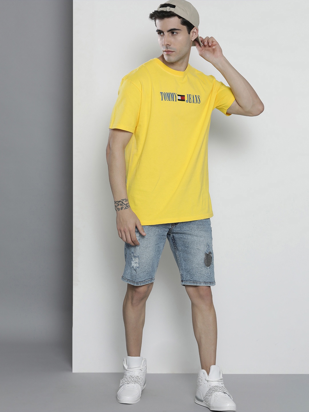 

Tommy Hilfiger Men Yellow Brand Logo Pure Cotton Regular Fit T-shirt