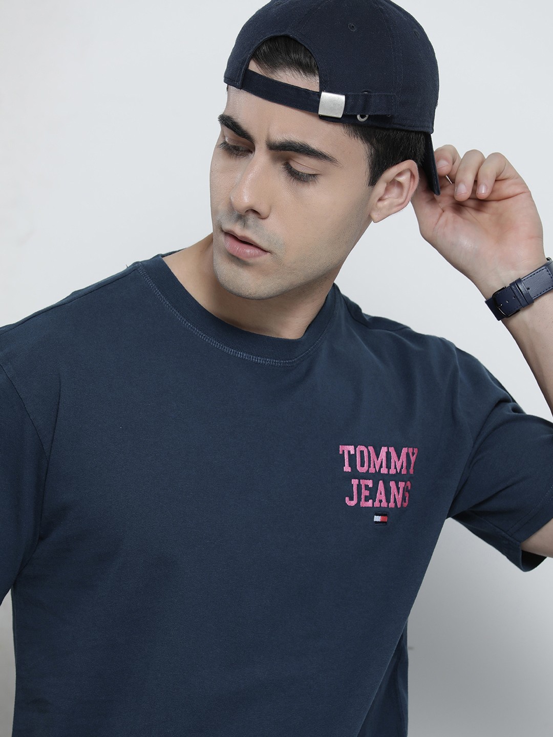 

Tommy Hilfiger Men Navy Blue Embroidered Pure Cotton T-shirt