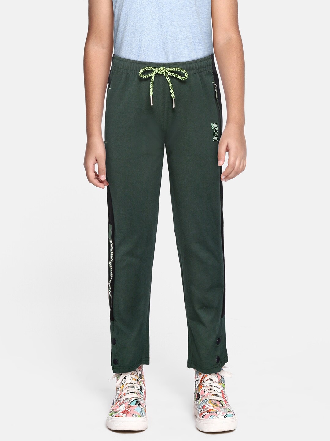 

Monte Carlo Boys Green & Black Solid Pure Cotton Track Pants