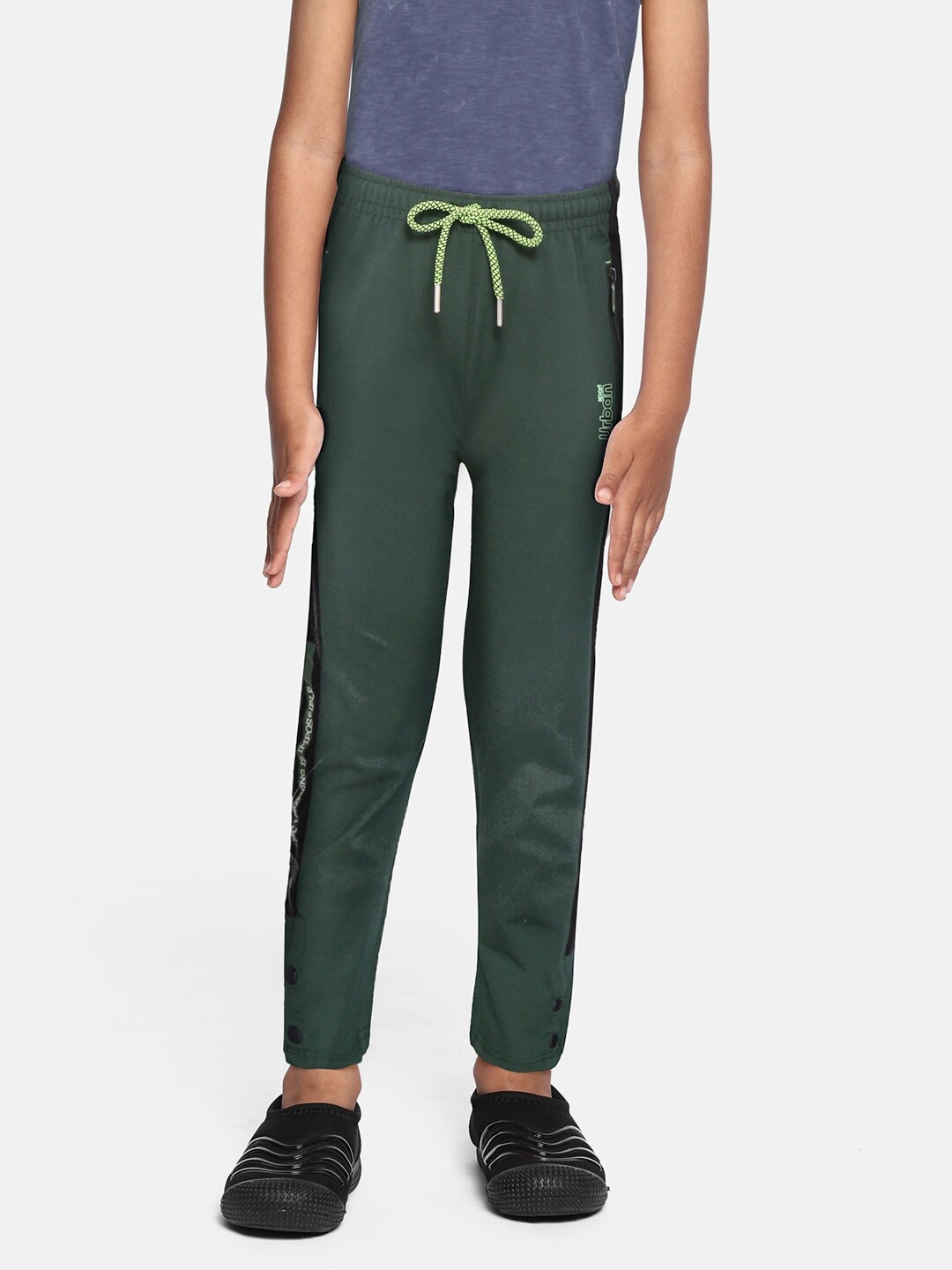 

Monte Carlo Boys Green & Black Solid Pure Cotton Track Pants