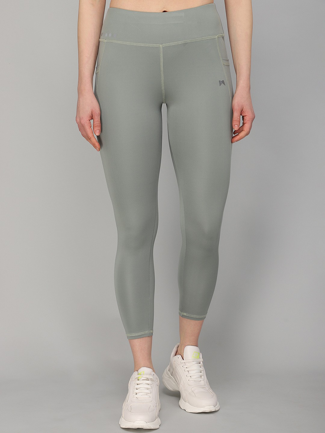 

MUSCLE TORQUE Women Green Solid Ankle-Length Tights