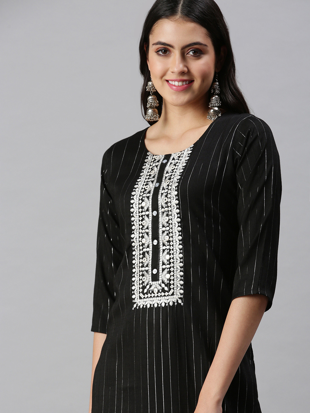 

SHOWOFF Women Black Ethnic Motifs Yoke Design Thread Work Kurta