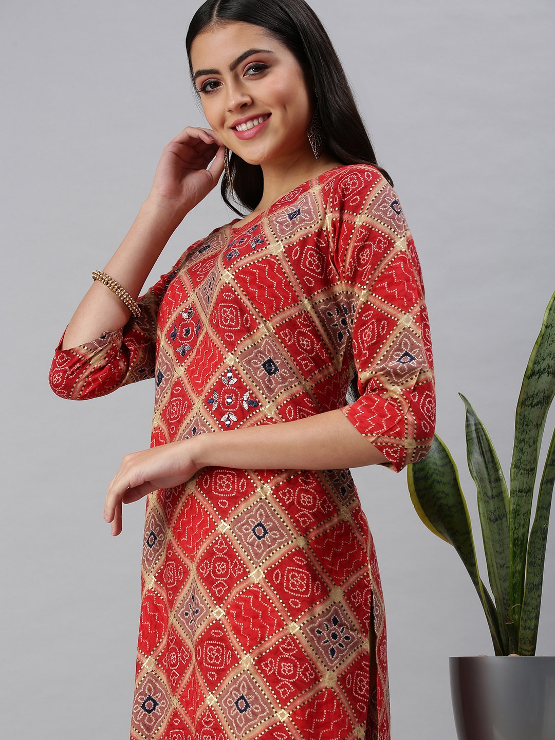 

SHOWOFF Women Red & Beige Geometric Printed Mirror Work Kurta