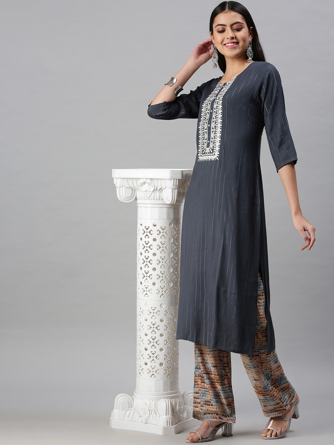 

SHOWOFF Women Blue & White Ethnic Motifs Embroidered Thread Work Kurta