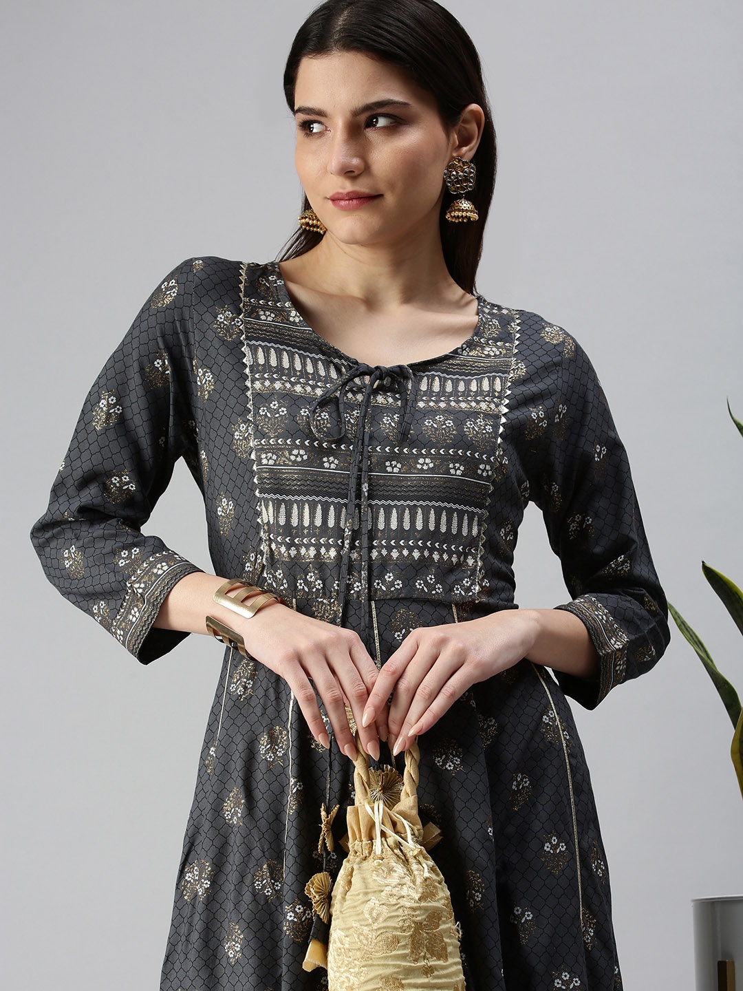 

SHOWOFF Women Grey & Gold-Toned Ethnic Motifs Printed Gotta Patti Cotton Anarkali Kurta